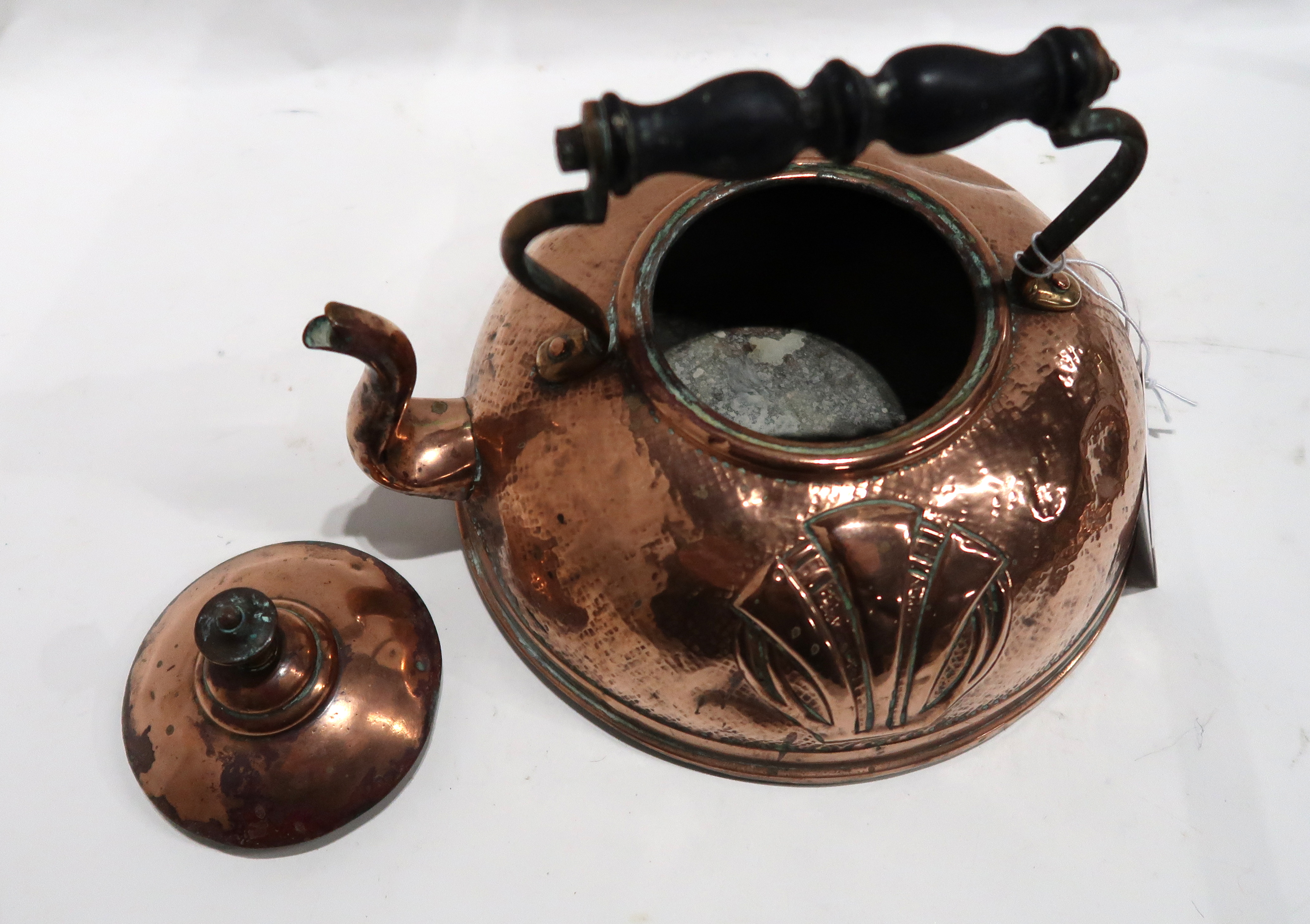 A copper kettle on stand Condition Report: Available upon request - Image 5 of 5