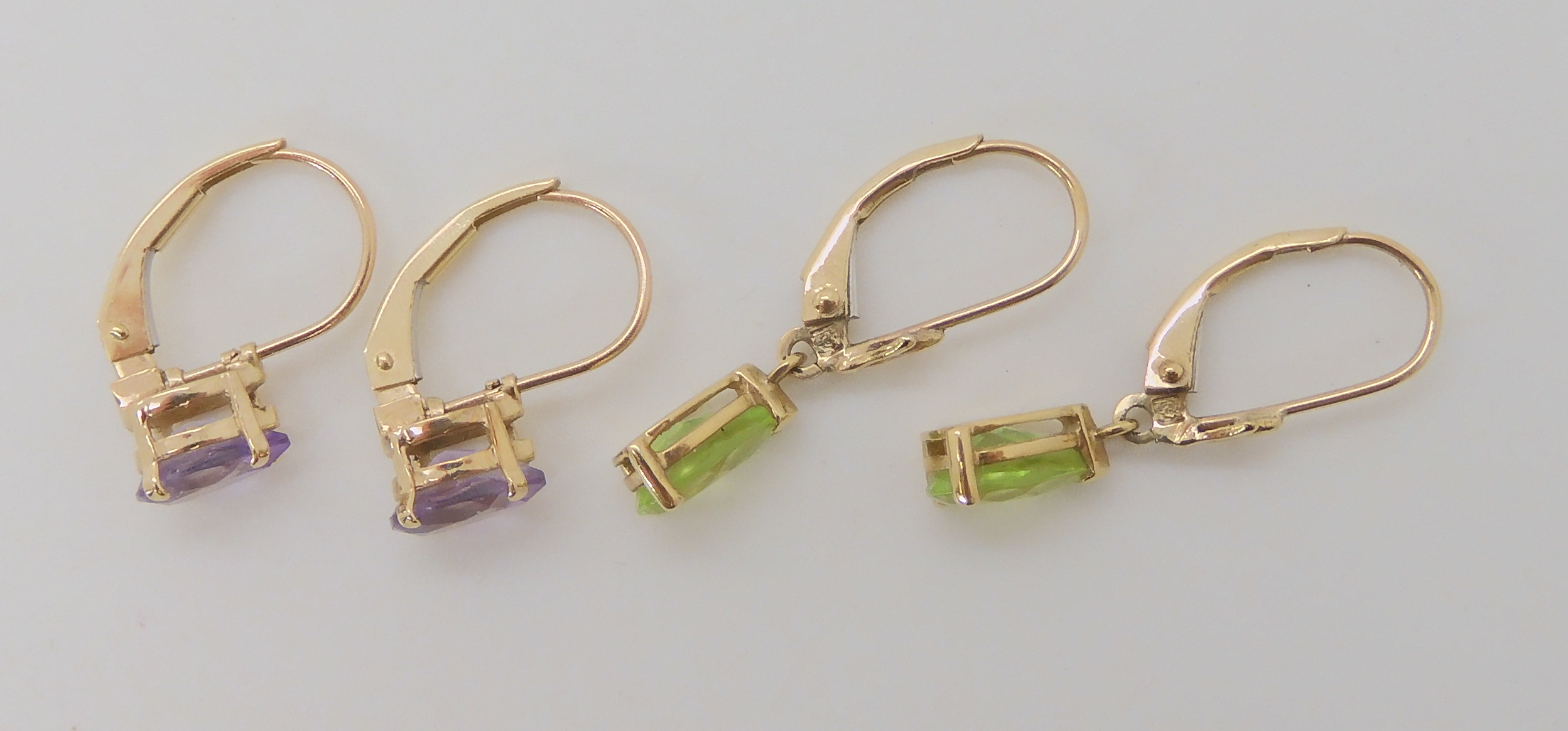 A pair of 9ct gold peridot earrings together with a pair of amethyst earrings, weight combined 2. - Image 3 of 3