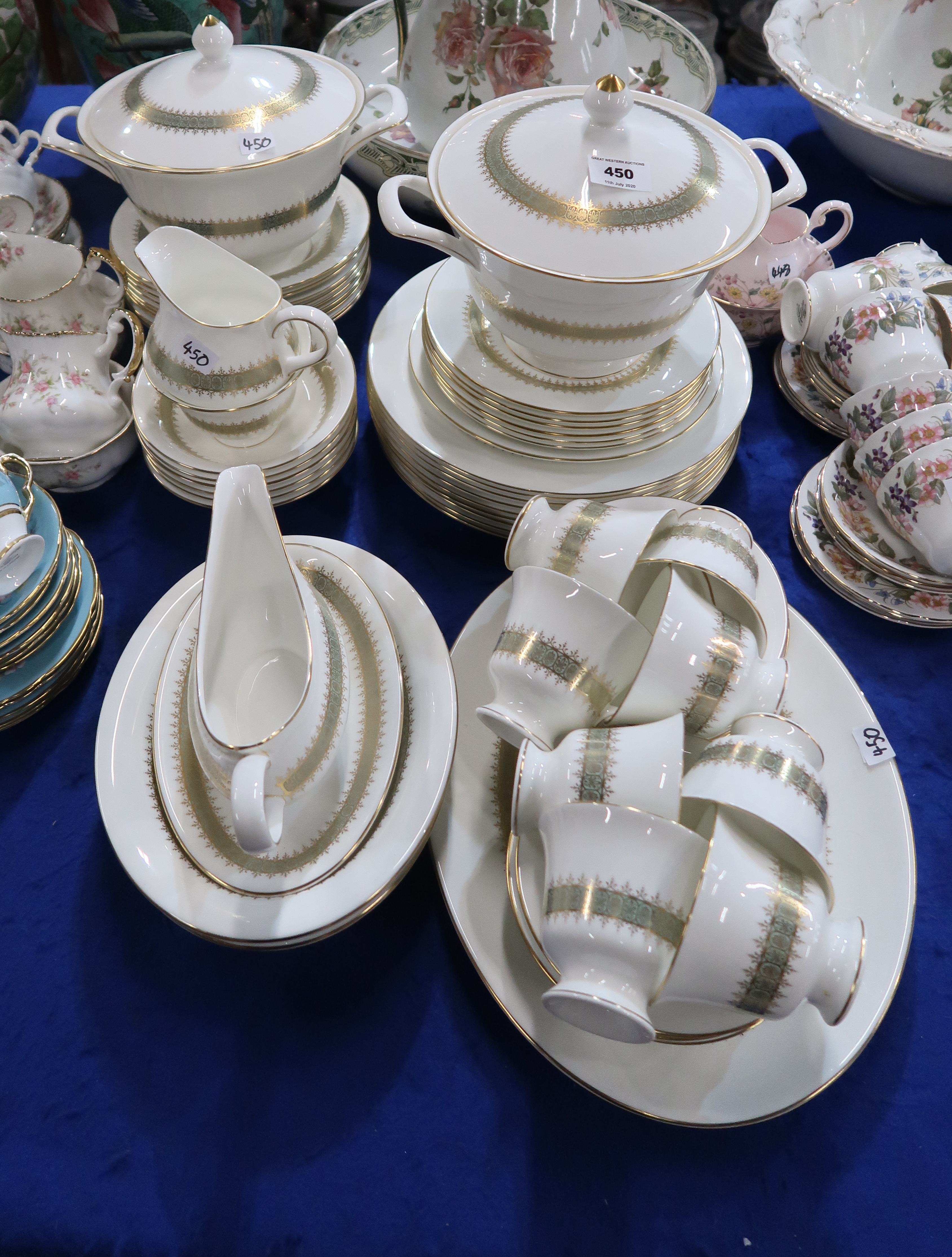 Wedgwood Argyll pattern dinner service including dinner plates, medium plates, side plates,