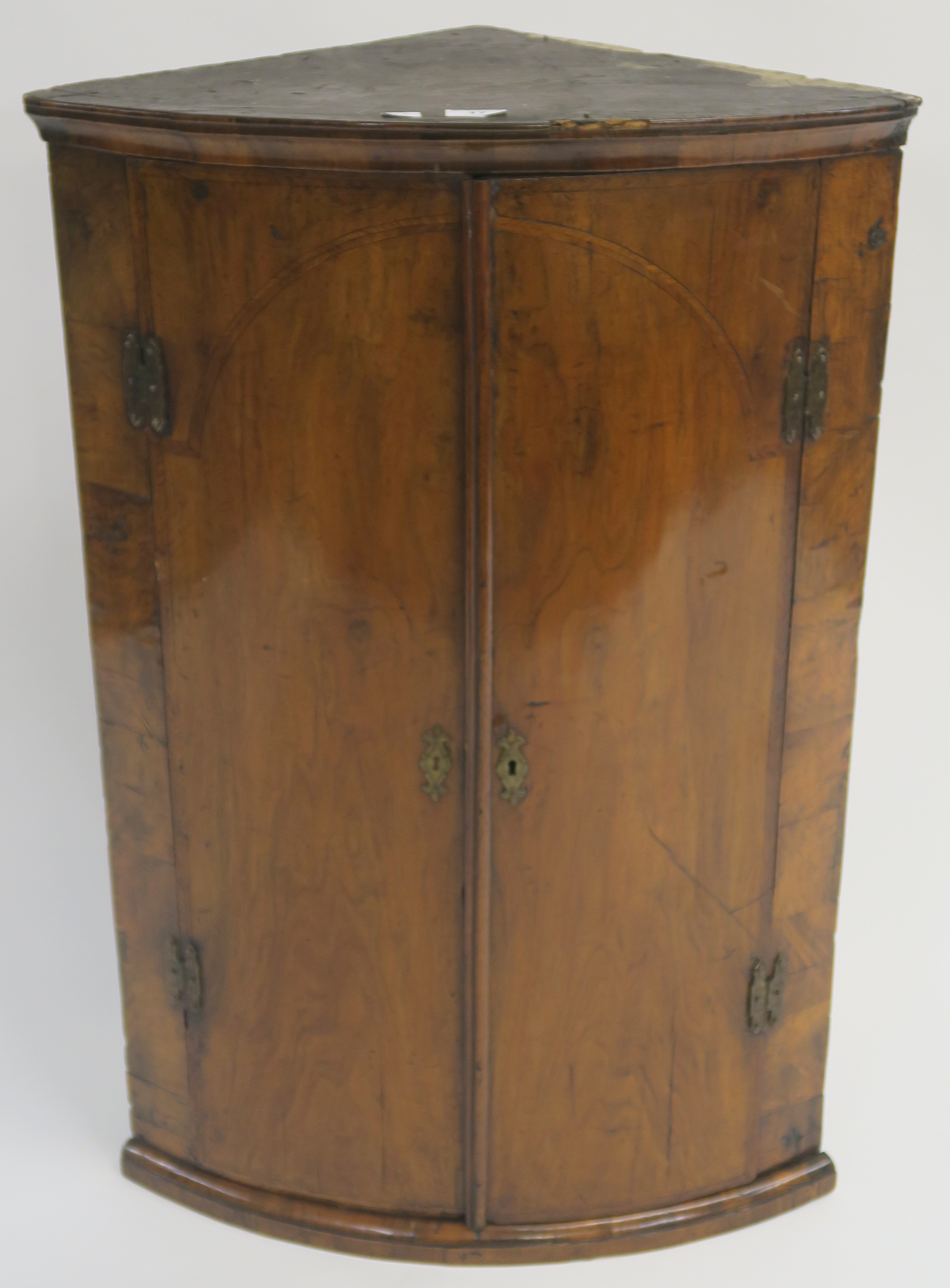 A Georgian walnut inlaid corner cabinet, 90cm high x 59cm wide x 34cm deep Condition Report: