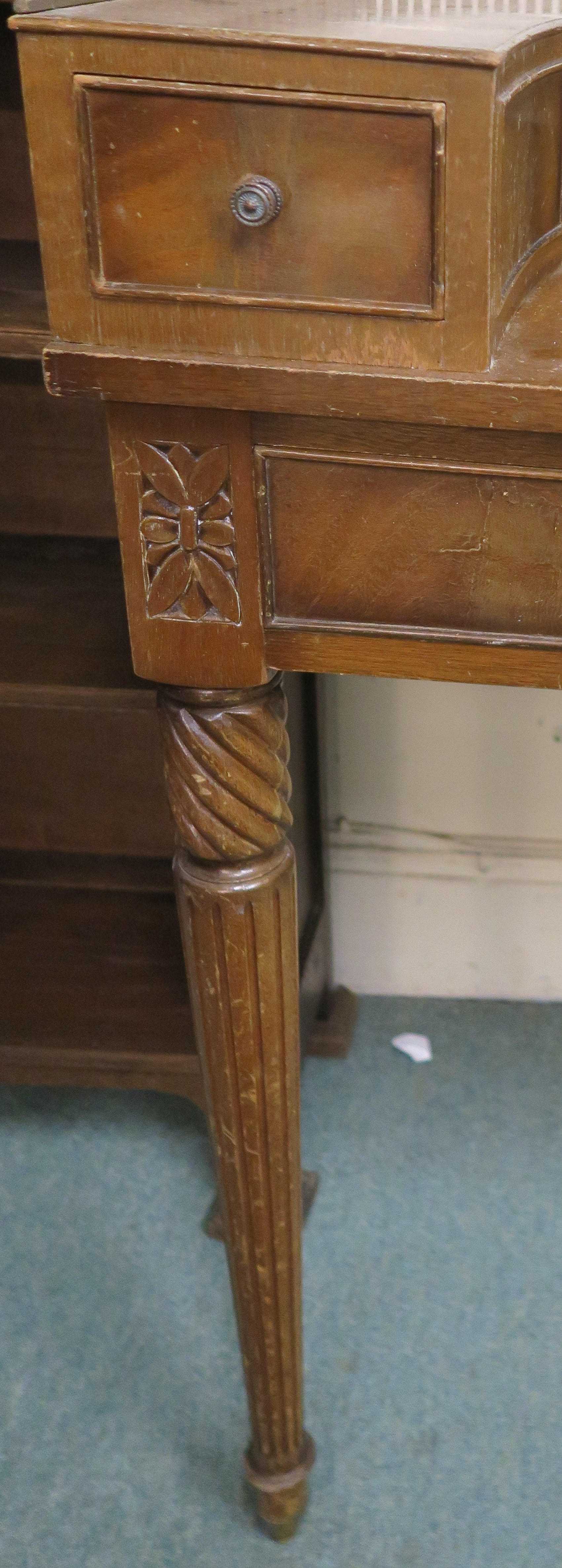 A reproduction concave writing desk with multiple small drawers, brass gallery with green skiver - Image 3 of 3