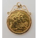 A 1980 gold full sovereign in a 9ct gold pendant mount weight 9.3gms Condition Report: Available