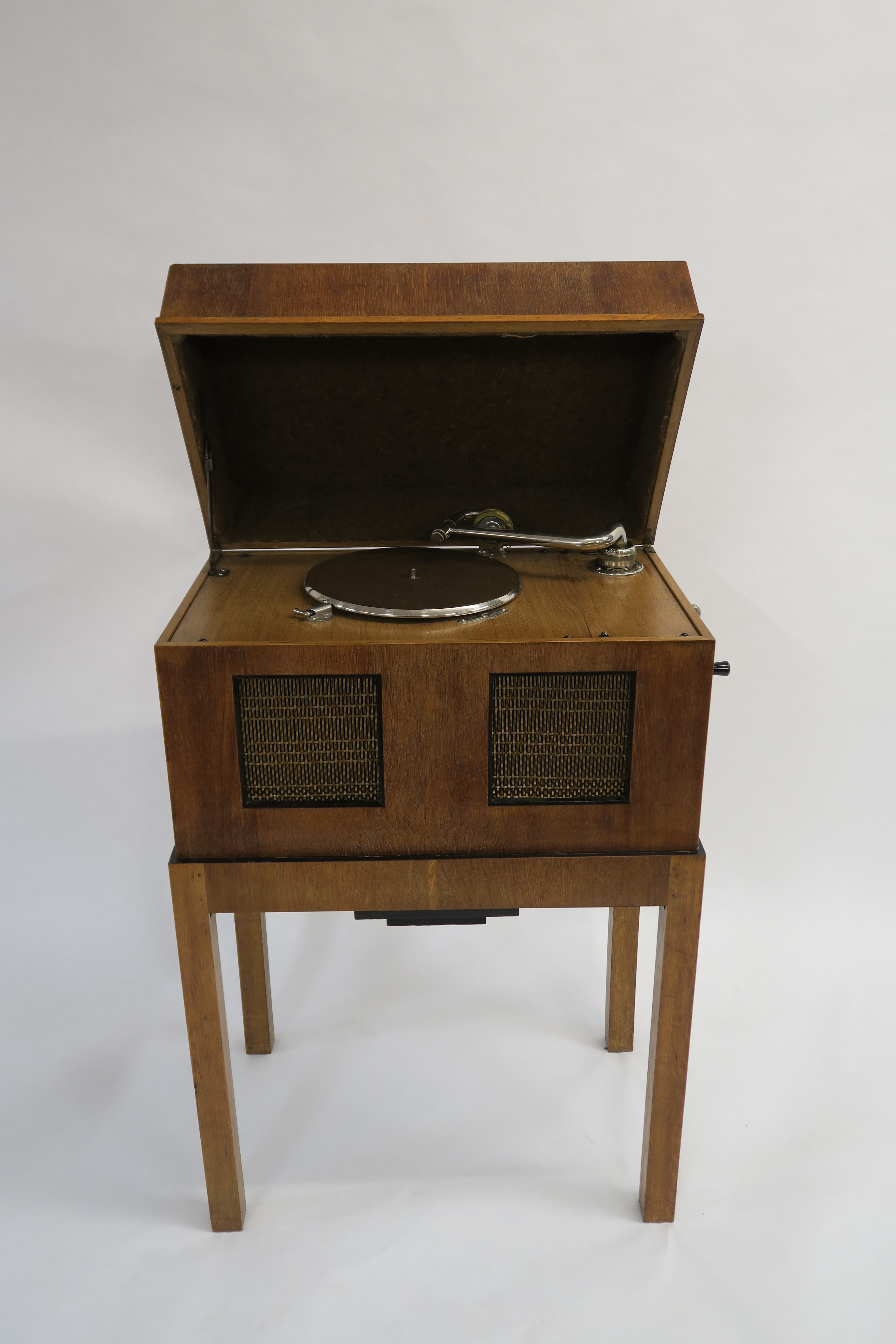 AN EXPERT HANDMADE GRAMOPHONE with chrome arm and pick up in oak case on oak stand, 105cm high x - Image 3 of 17