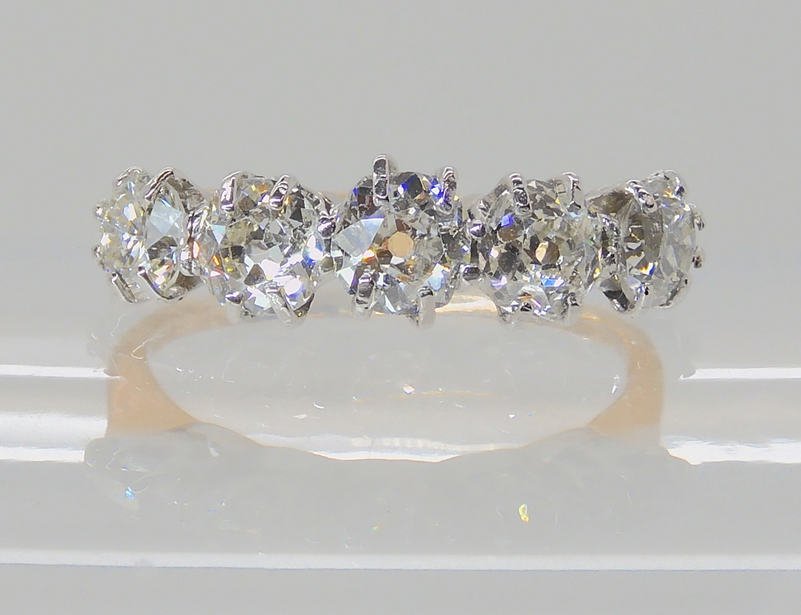 A FIVE STONE DIAMOND RING set with five old cut diamonds to an estimated approx combined total of - Image 2 of 7