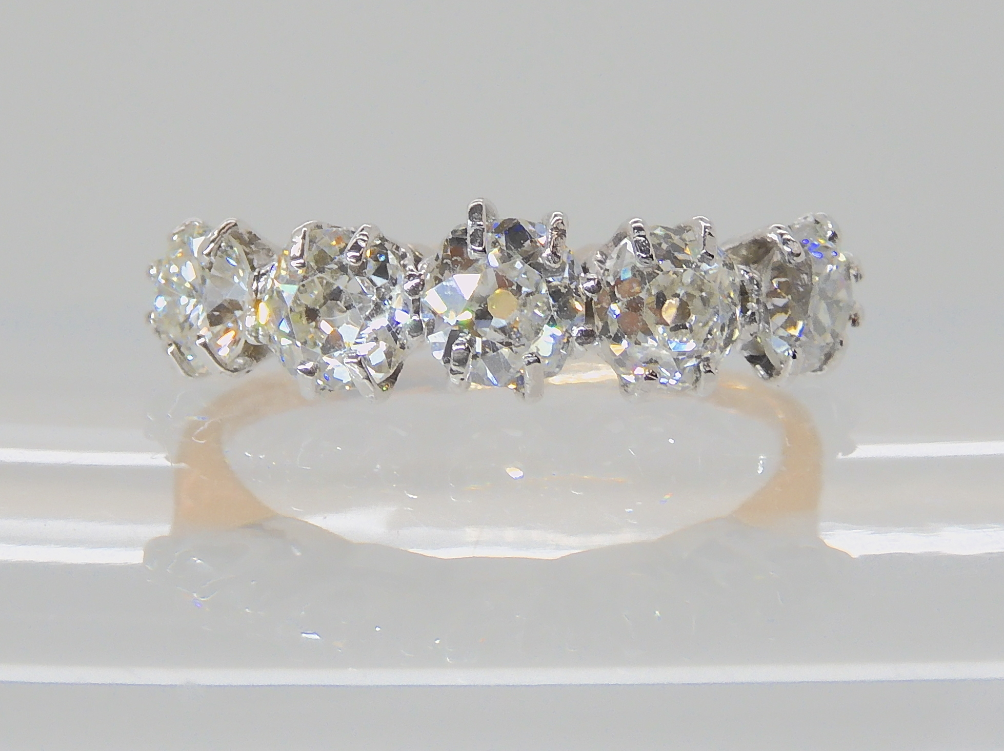 A FIVE STONE DIAMOND RING set with five old cut diamonds to an estimated approx combined total of - Image 4 of 7