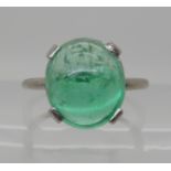 AN ART DECO STYLE EMERALD RING the mount and shank are made in heavy white metal, with a band of