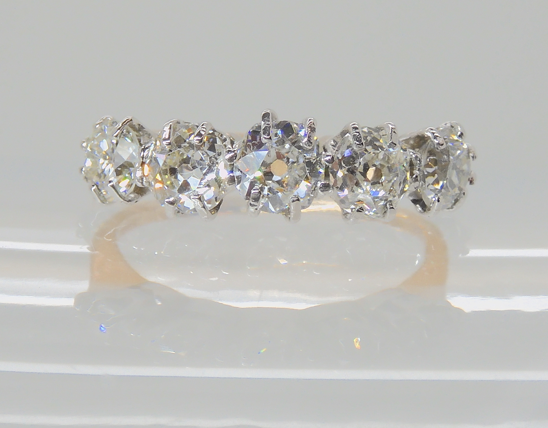 A FIVE STONE DIAMOND RING set with five old cut diamonds to an estimated approx combined total of - Image 3 of 7