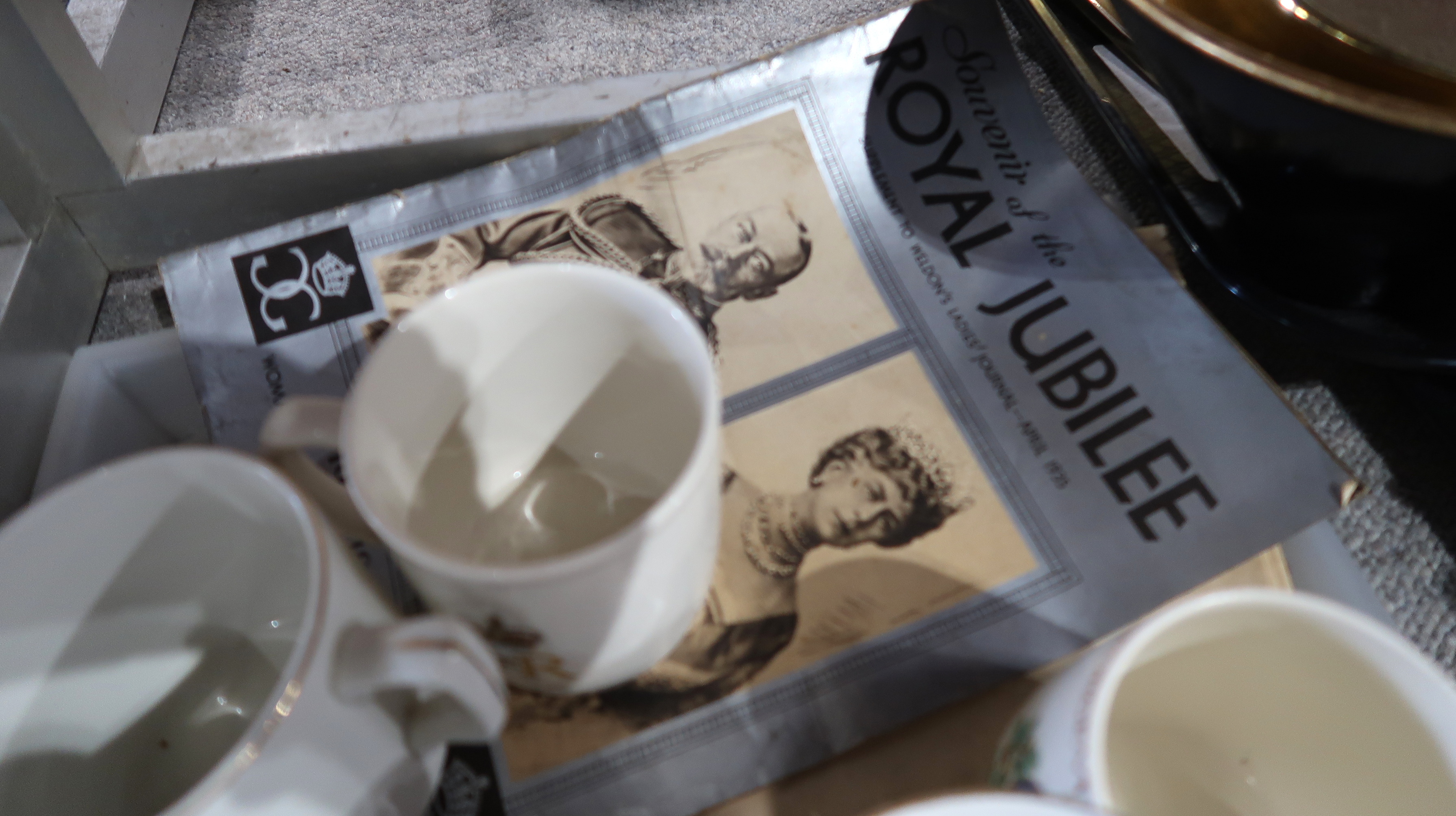 A lot comprising a quantity of 19th/20th century Royal commemorative china to include a Foley cup - Image 6 of 6