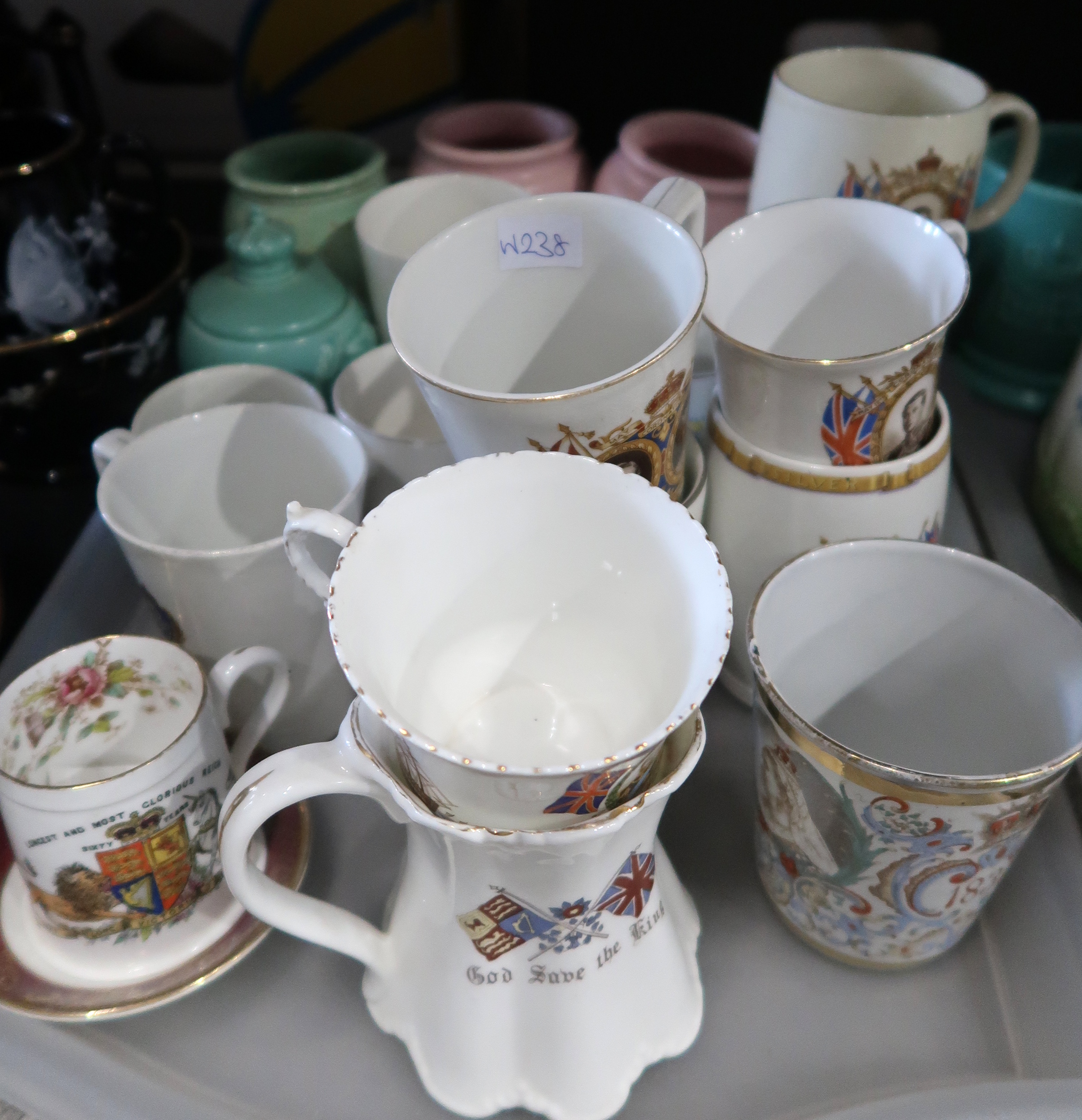 A lot comprising a quantity of 19th/20th century Royal commemorative china to include a Foley cup - Image 2 of 6