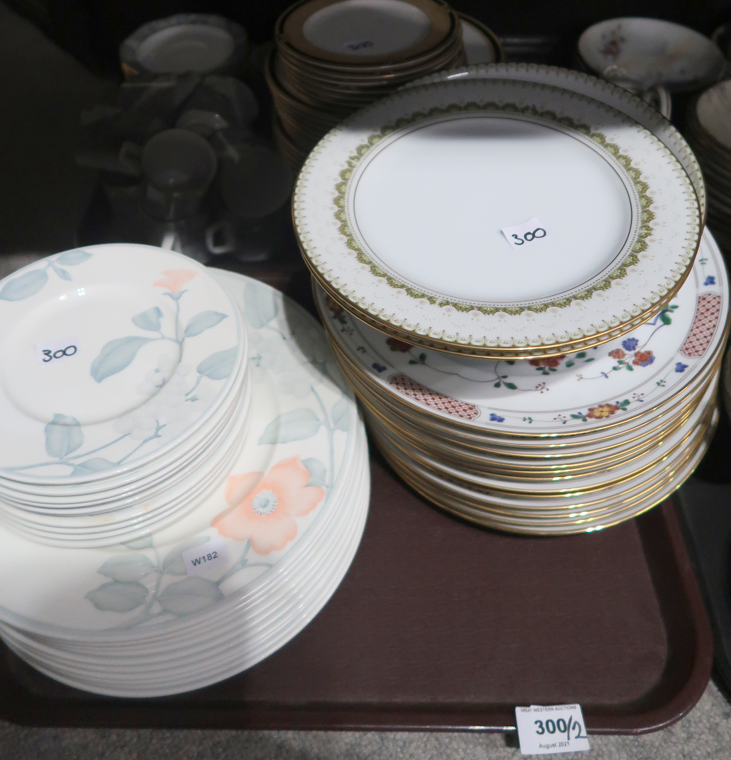 A lot comprising Villeroy & Boch 'Aria' pattern plates and saucers, Noritake Ireland 'Nanking'