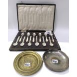 A lot comprising two eastern white metal dishes and a cased set of mother of pearl teaspoons