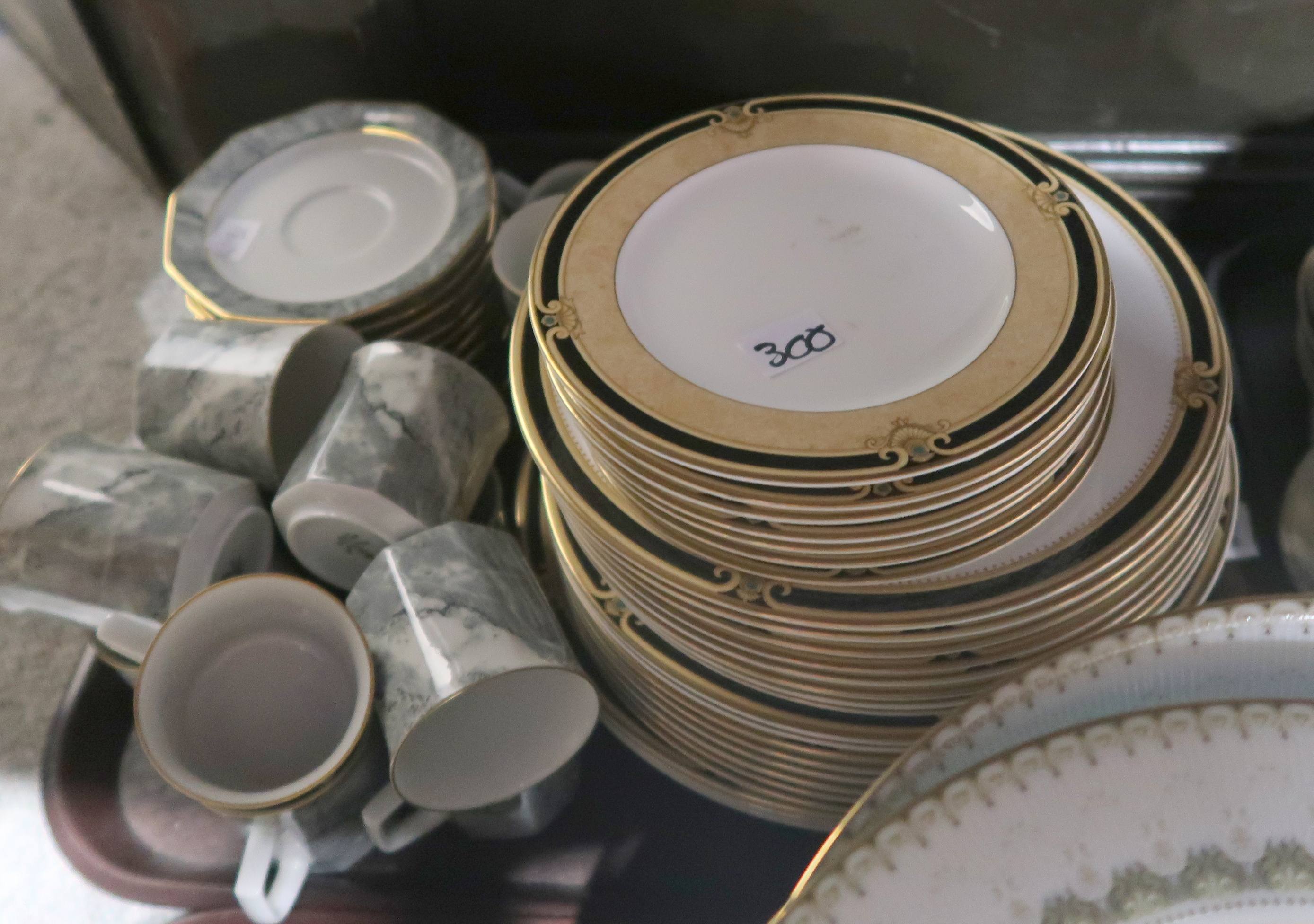 A lot comprising Villeroy & Boch 'Aria' pattern plates and saucers, Noritake Ireland 'Nanking' - Image 2 of 2