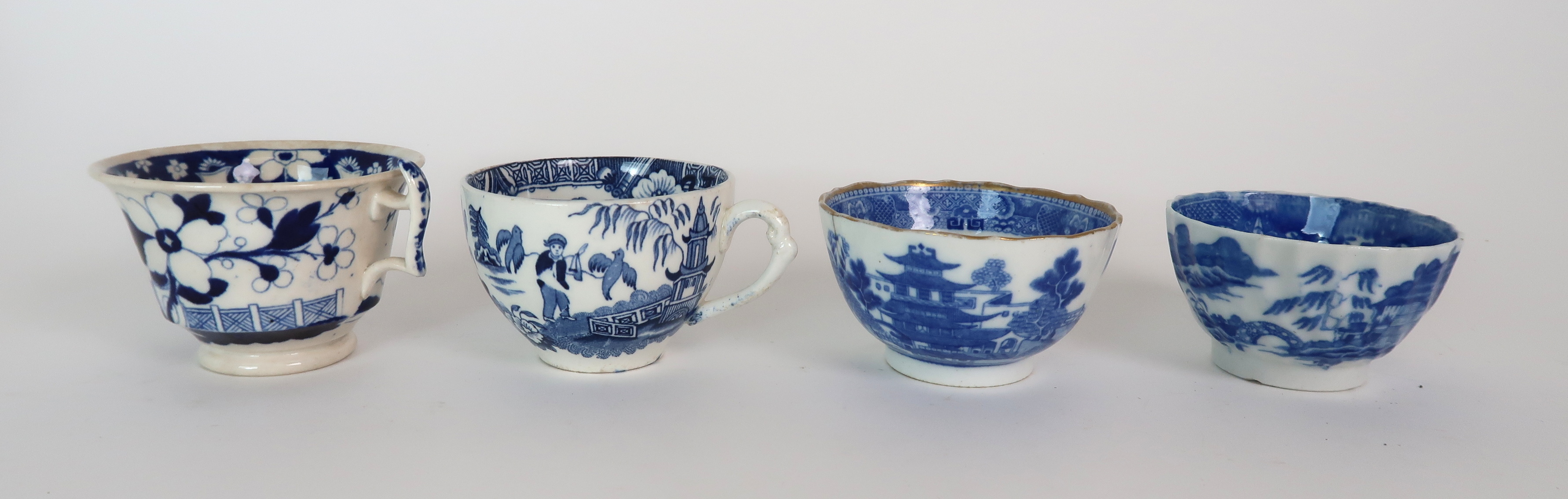 A COLLECTION OF ANTIQUE AND LATER ENGLISH BLUE AND WHITE PORCELAIN TEA/COFFEE WARES including - Image 16 of 20