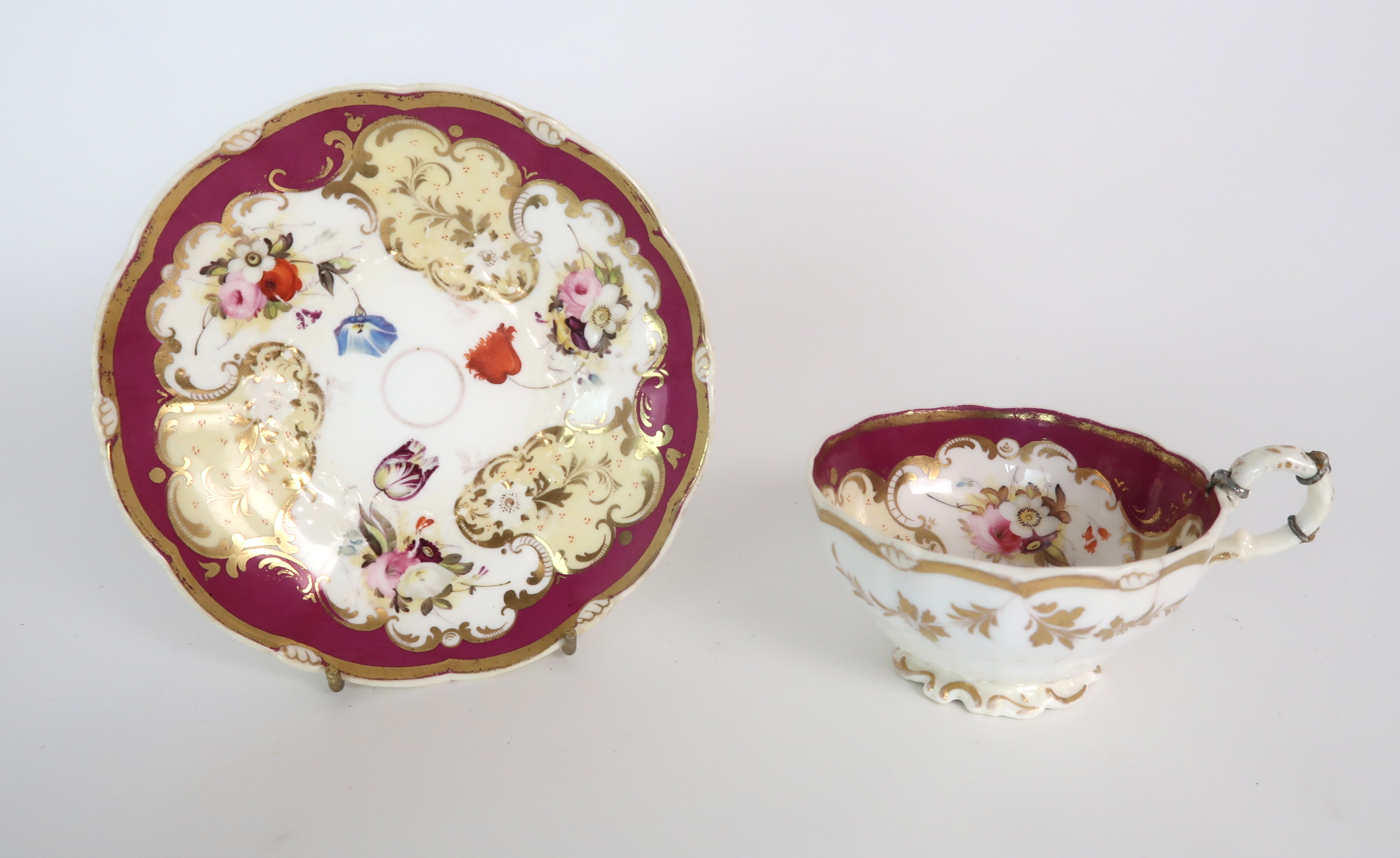 A HICKS AND MEIGH TEA AND COFFEE SET the white ground with maroon and gilt borders, surrounding - Image 12 of 13