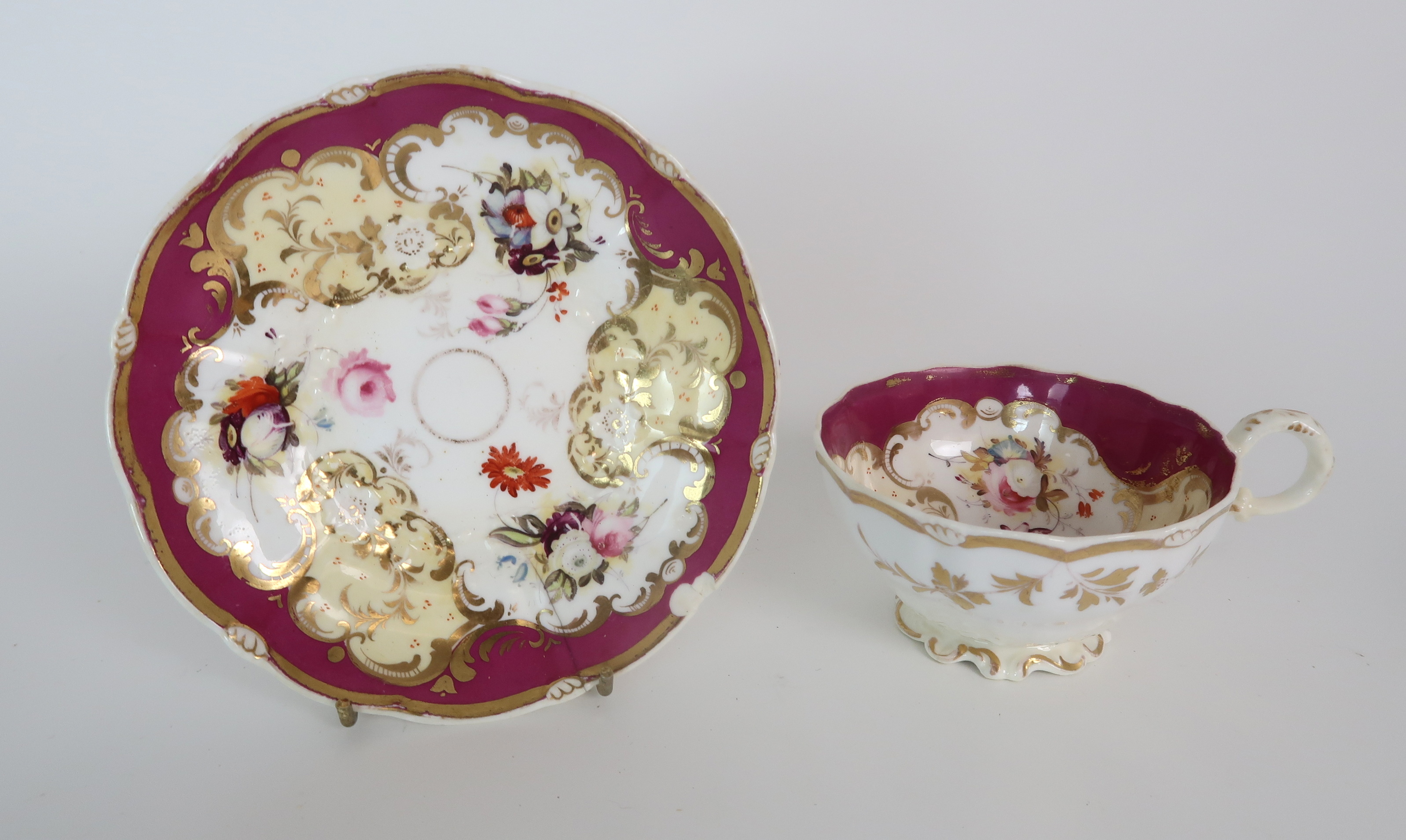 A HICKS AND MEIGH TEA AND COFFEE SET the white ground with maroon and gilt borders, surrounding - Image 10 of 13