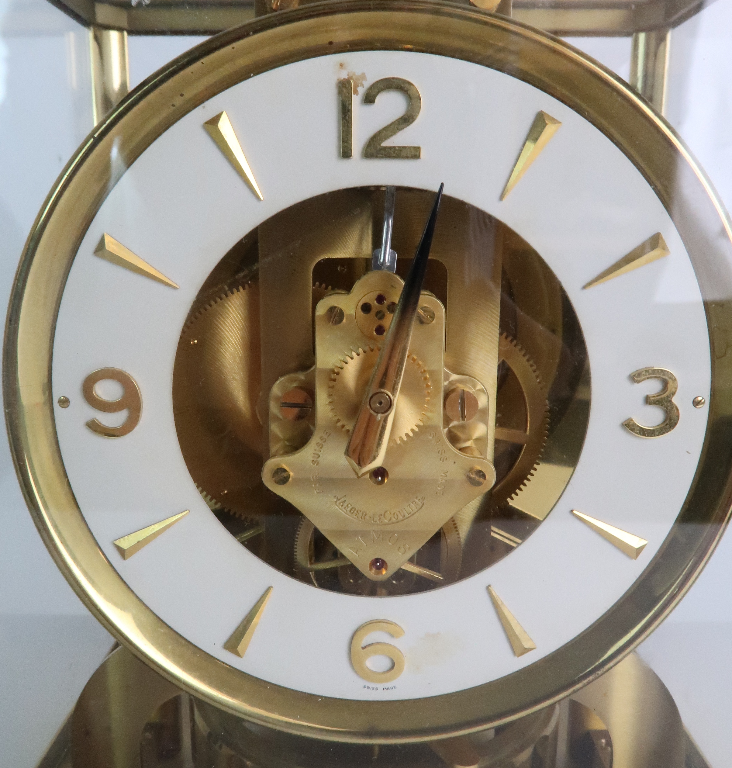 A JAEGER LE COULTRE ATMOS CLOCK in glazed brass case, the white enamel chapter ring with applied - Image 5 of 8