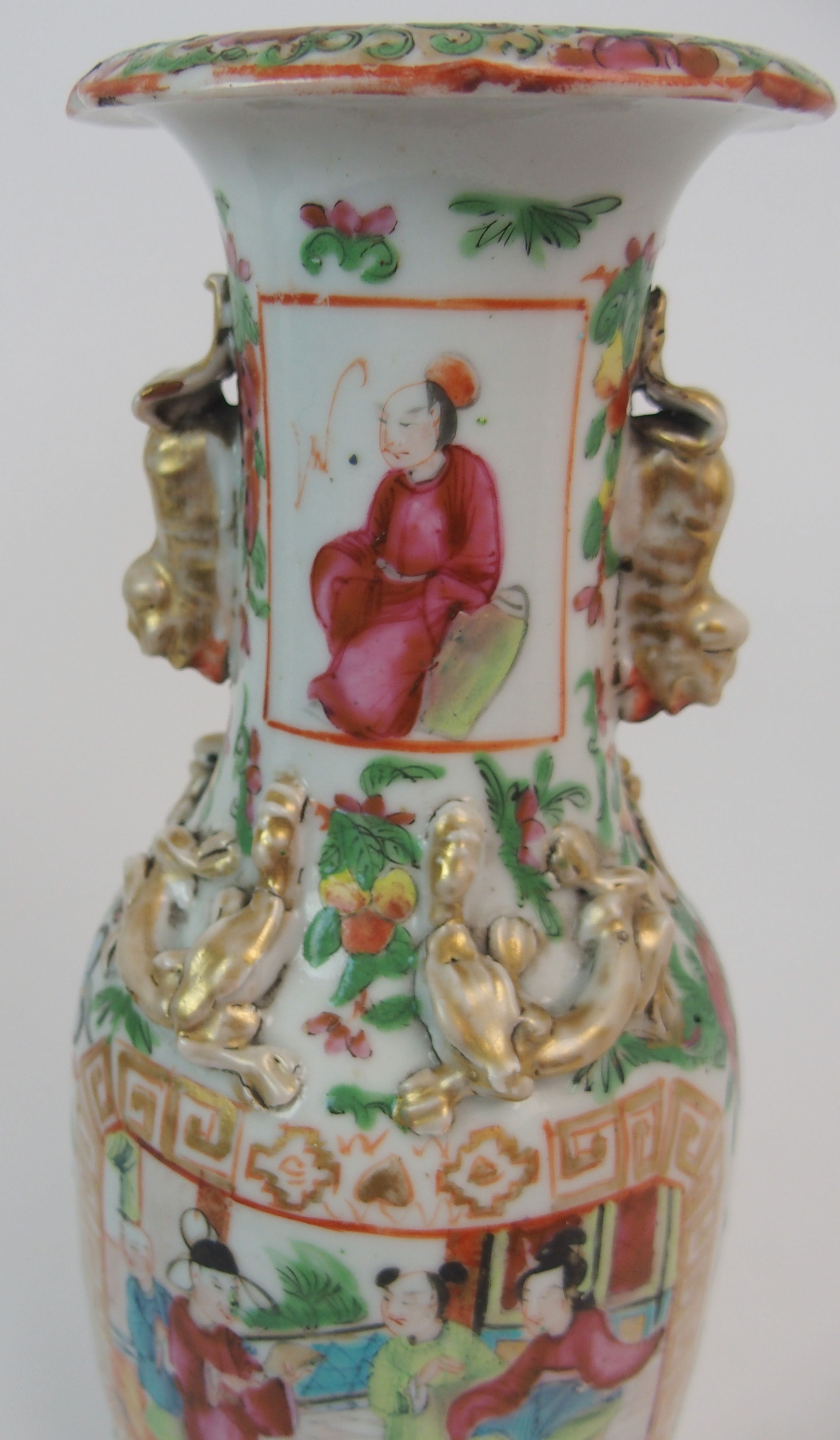 A SATSUMA TRUMPET SHAPED VASE painted with a dragon above warriors in conflict, gilt mon to vase - Image 10 of 11