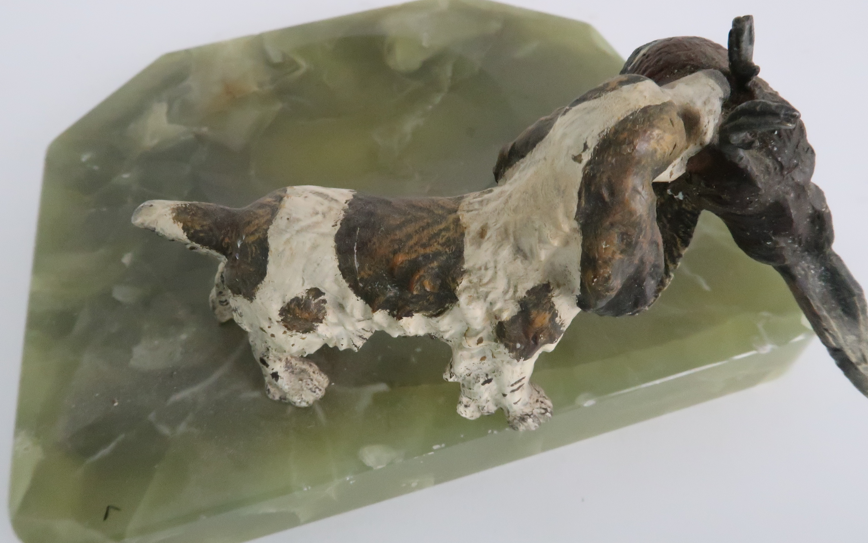 AN ONYX DISH MOUNTED WITH A COLD PAINTED SPANIEL with pheasant in its mouth, 18cm wide, a Lizard - Image 8 of 12