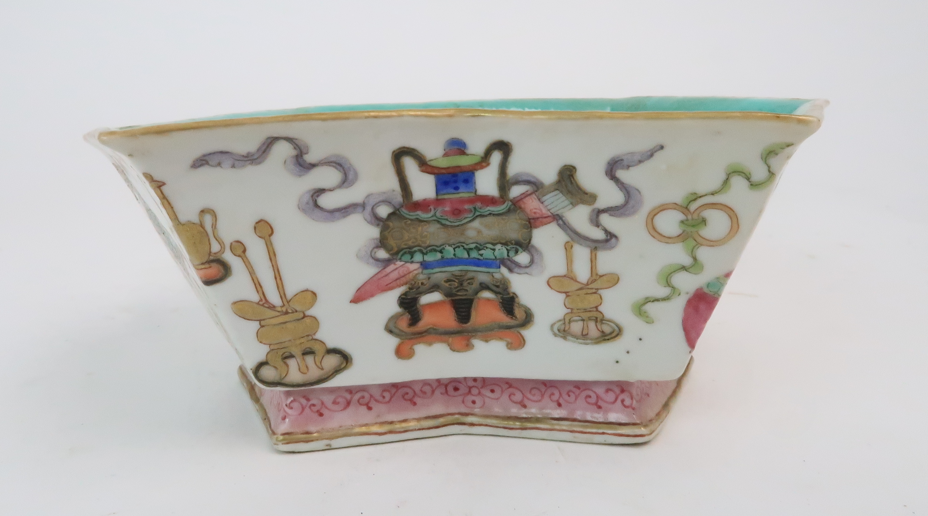 *WITHDRAWN* A CANTON HEXAGONAL SHAPED BOWL painted with precious objects, above a pink floral band - Image 3 of 10