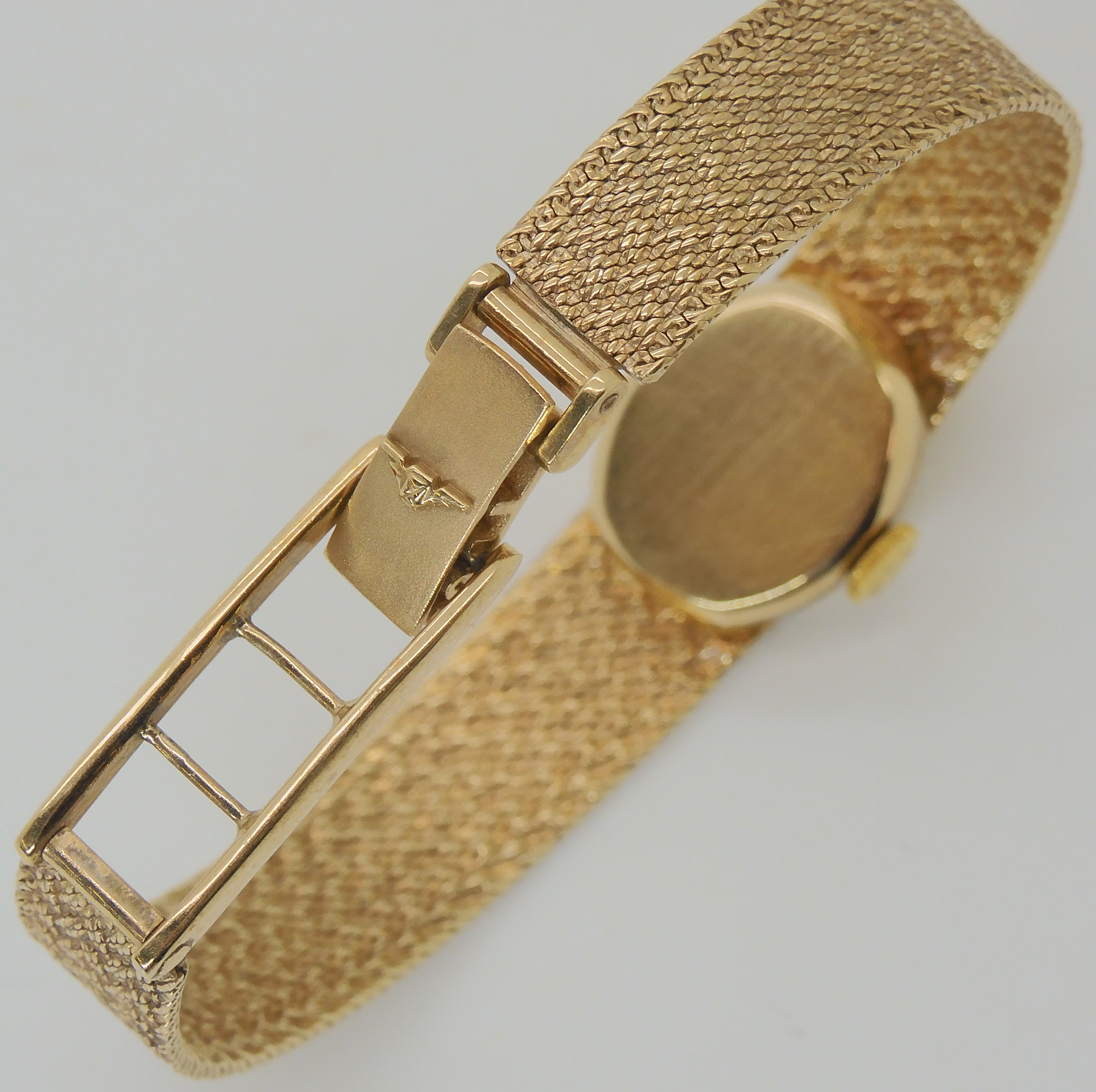 A 9CT GOLD LADIES LONGINES WRIST WATCH with integral plaited pattern strap, diameter of the dial 1. - Bild 3 aus 4