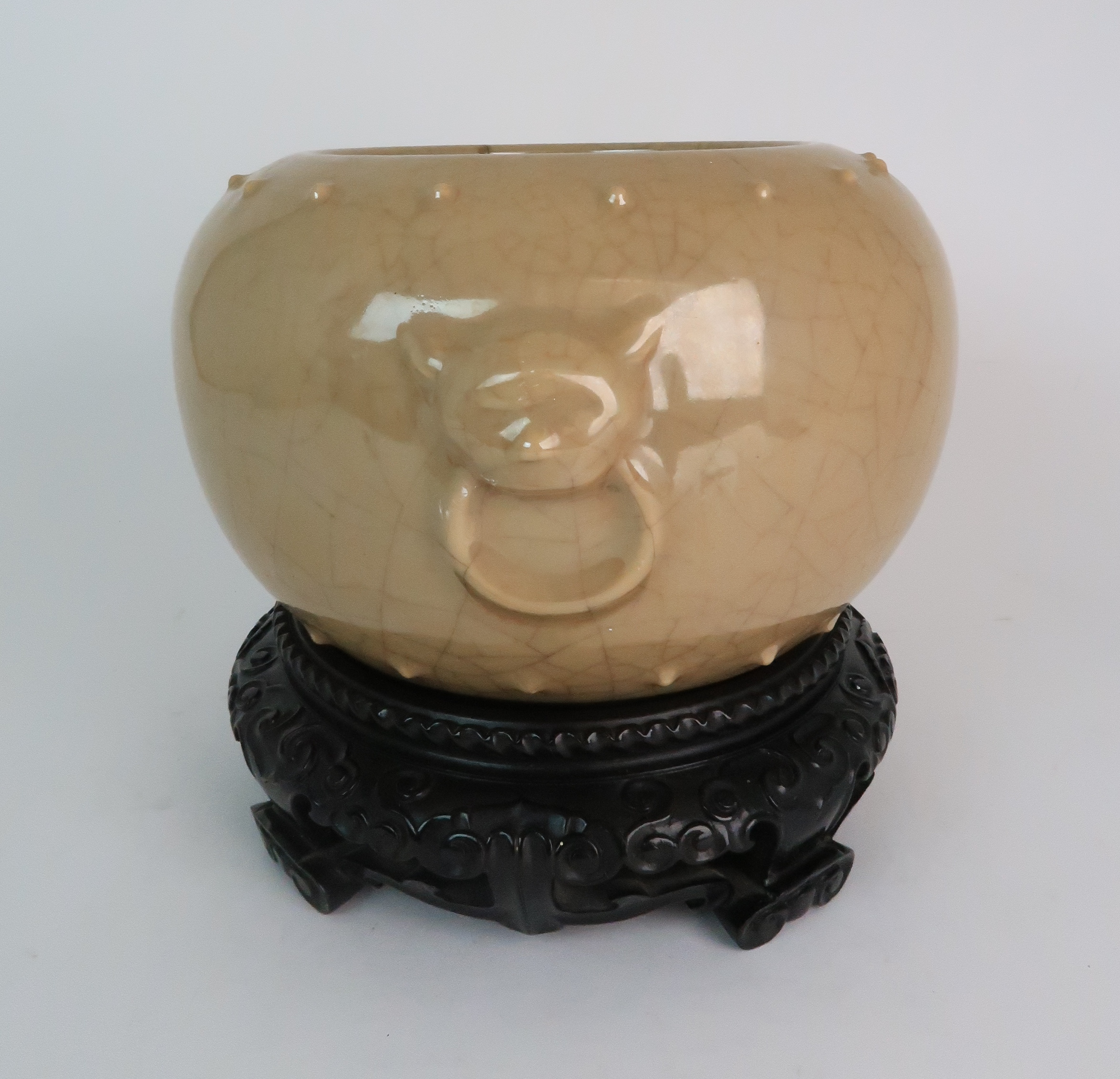 A CHINESE CELADON CRACKLWARE BOWL modelled with ring mask handles, within two rows of studs, 15. - Image 2 of 5