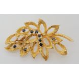 A 9CT GOLD RETRO SAPPHIRE SET LEAF BROOCH dimensions 6cm x 3.7cm, weight 10.7gms Condition Report: