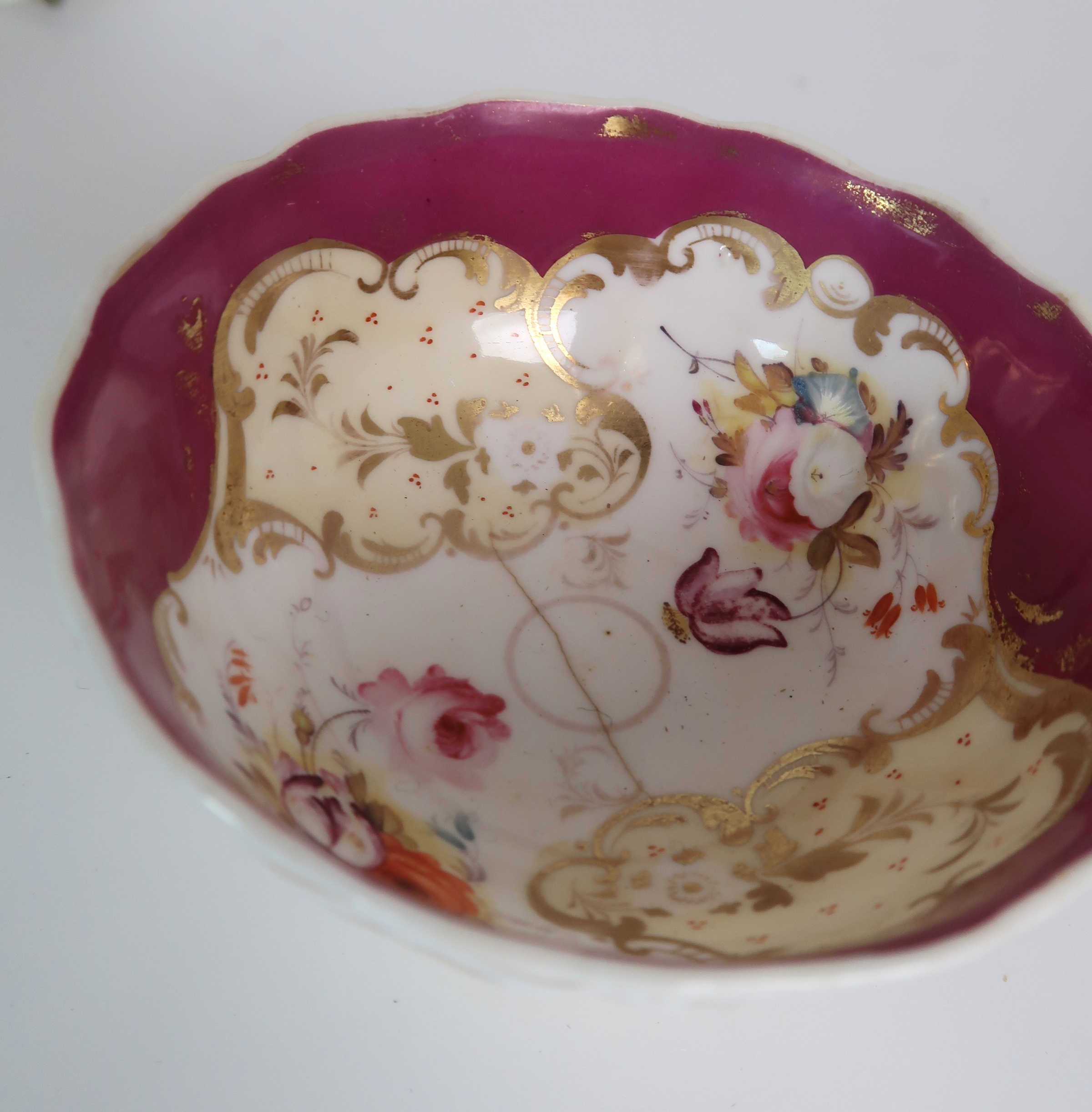A HICKS AND MEIGH TEA AND COFFEE SET the white ground with maroon and gilt borders, surrounding - Image 11 of 13