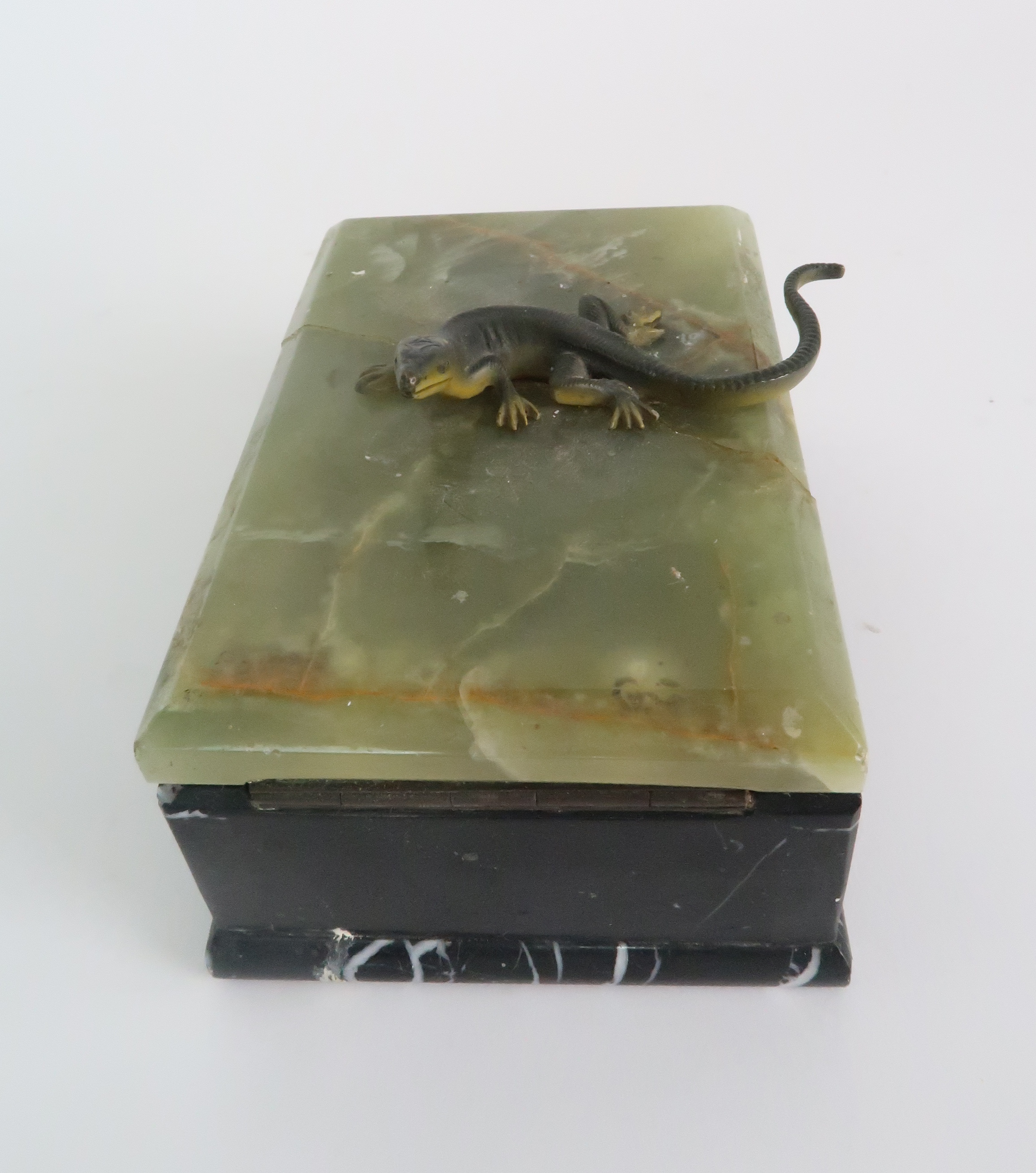 AN ONYX DISH MOUNTED WITH A COLD PAINTED SPANIEL with pheasant in its mouth, 18cm wide, a Lizard - Image 5 of 12
