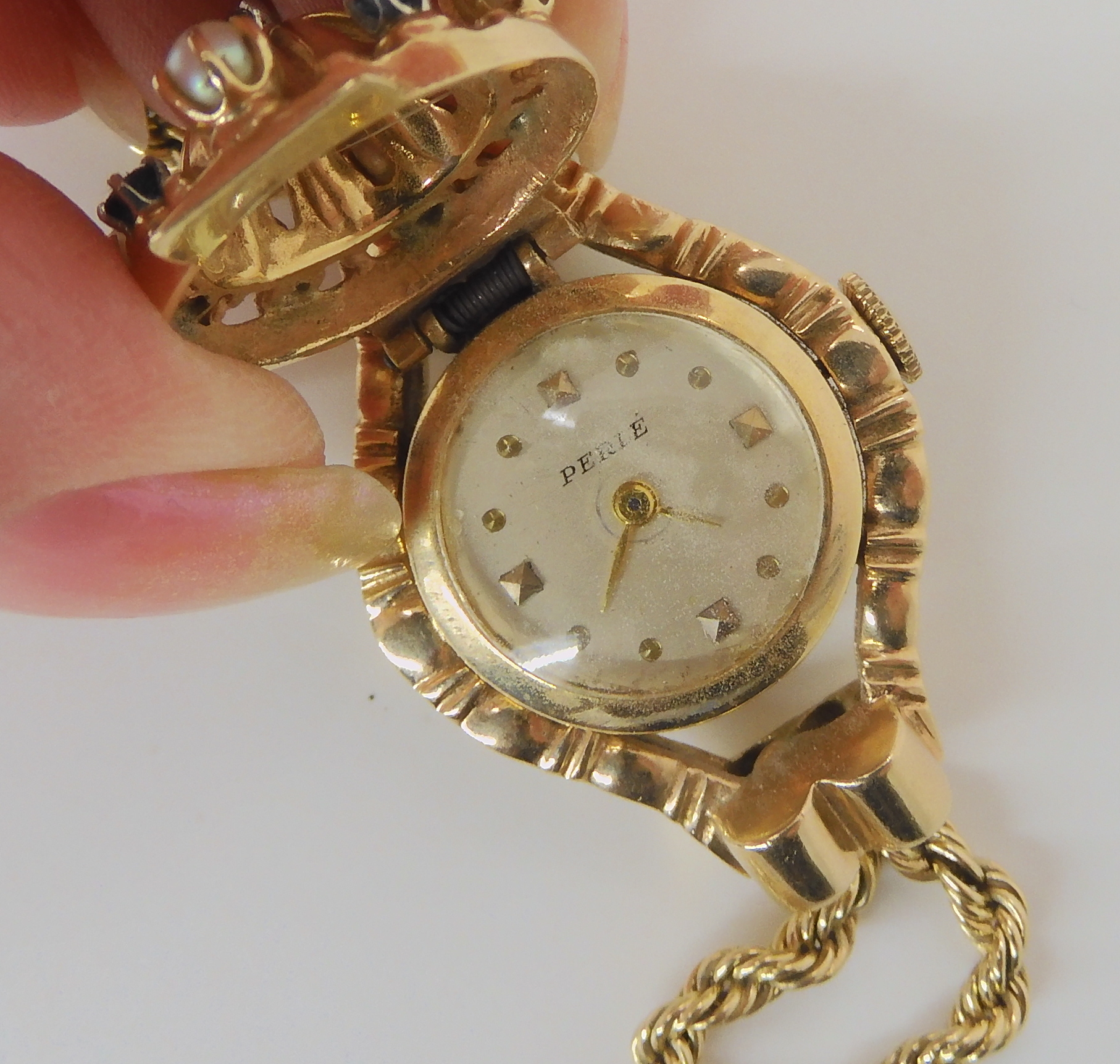 A LADIES PERLE BRANDED PEARL AND SAPPHIRE COCKTAIL WATCH with sprung domed cover to the face, rope - Bild 3 aus 4