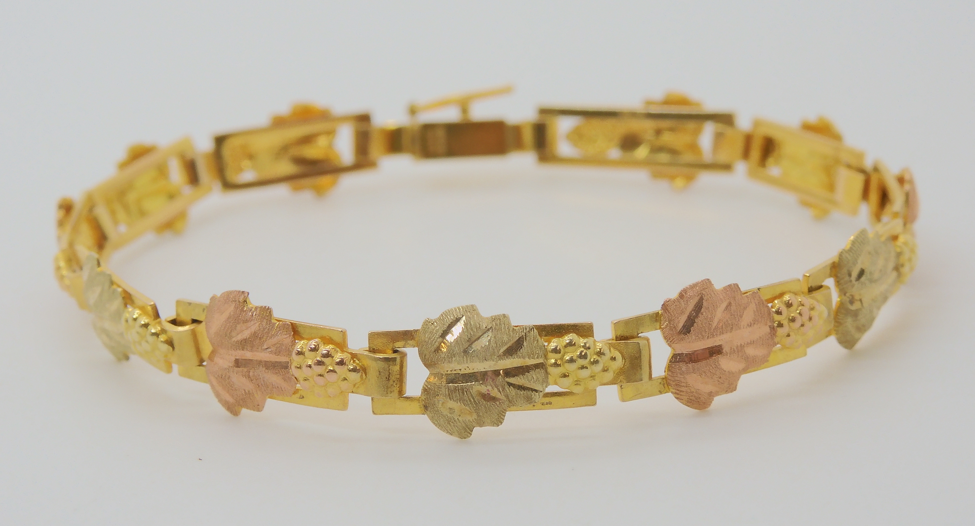 A 9CT GOLD THREE COLOUR GOLD GRAPE & VINE BRACELET length 18cm, weight 9.3gms Condition Report: