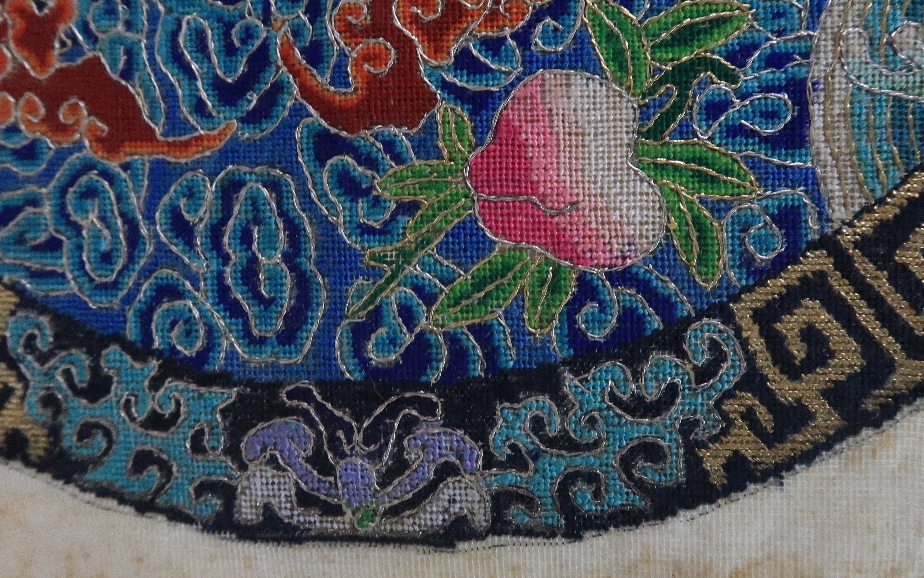 *WITHDRAWN* A PAIR OF CHINESE SILK AND METAL THREAD ROUNDELS with Fu symbol for longevity - Image 6 of 9