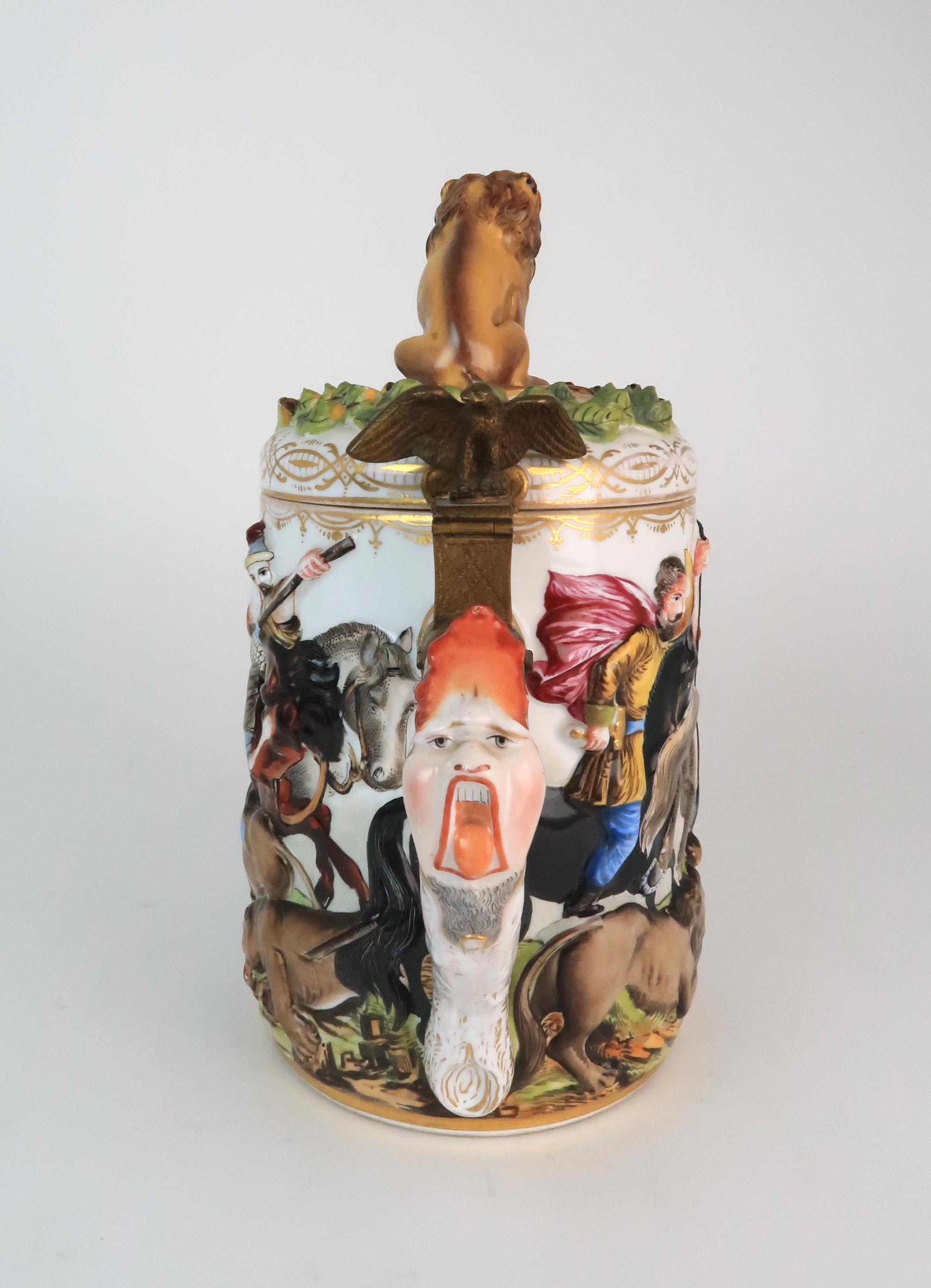 AN EARLY 20TH CENTURY HEREND TANKARD moulded and painted in relief with a battle scene, with brass - Image 2 of 10