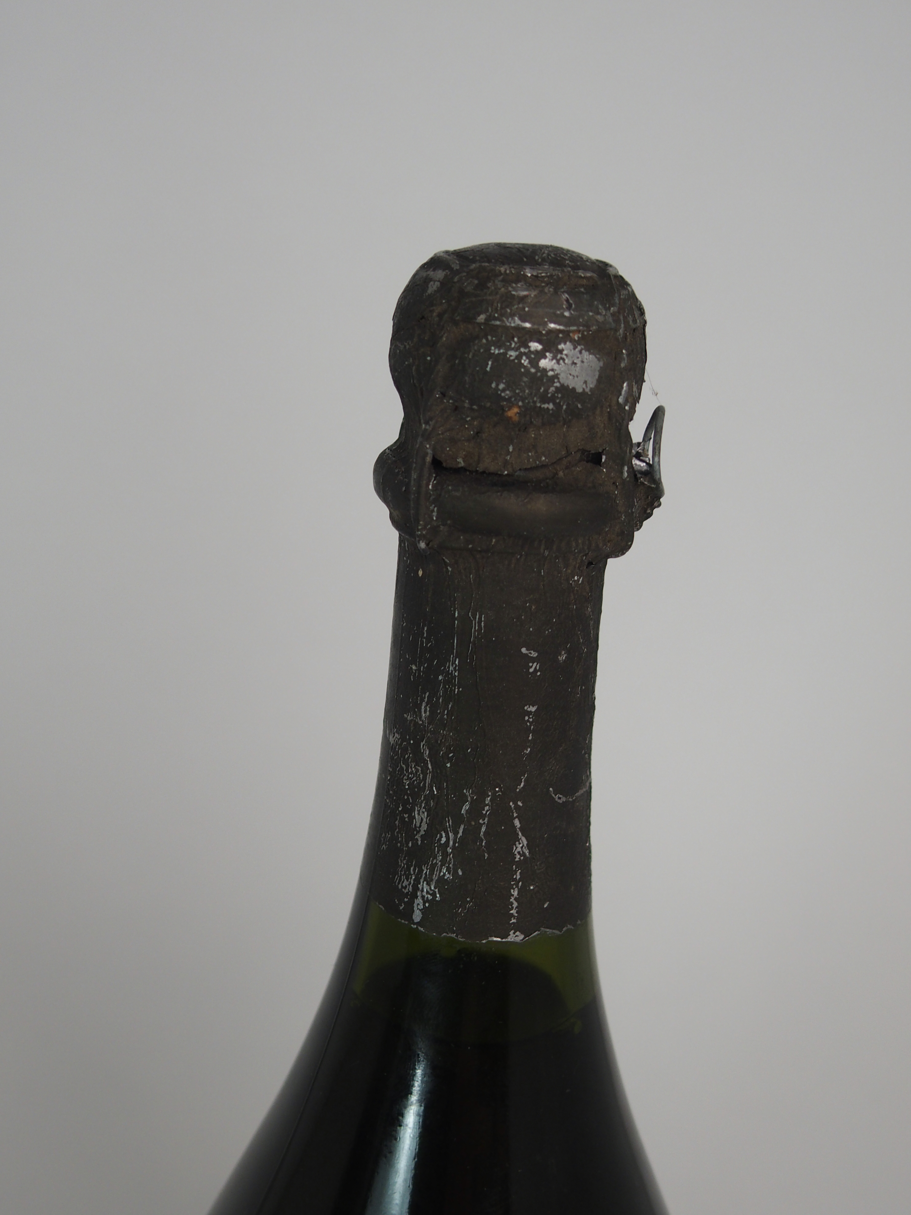 A BOTTLE OF MOET & CHANDON DOM PERIGNON, 1971 Condition Report: Available upon request - Image 3 of 3