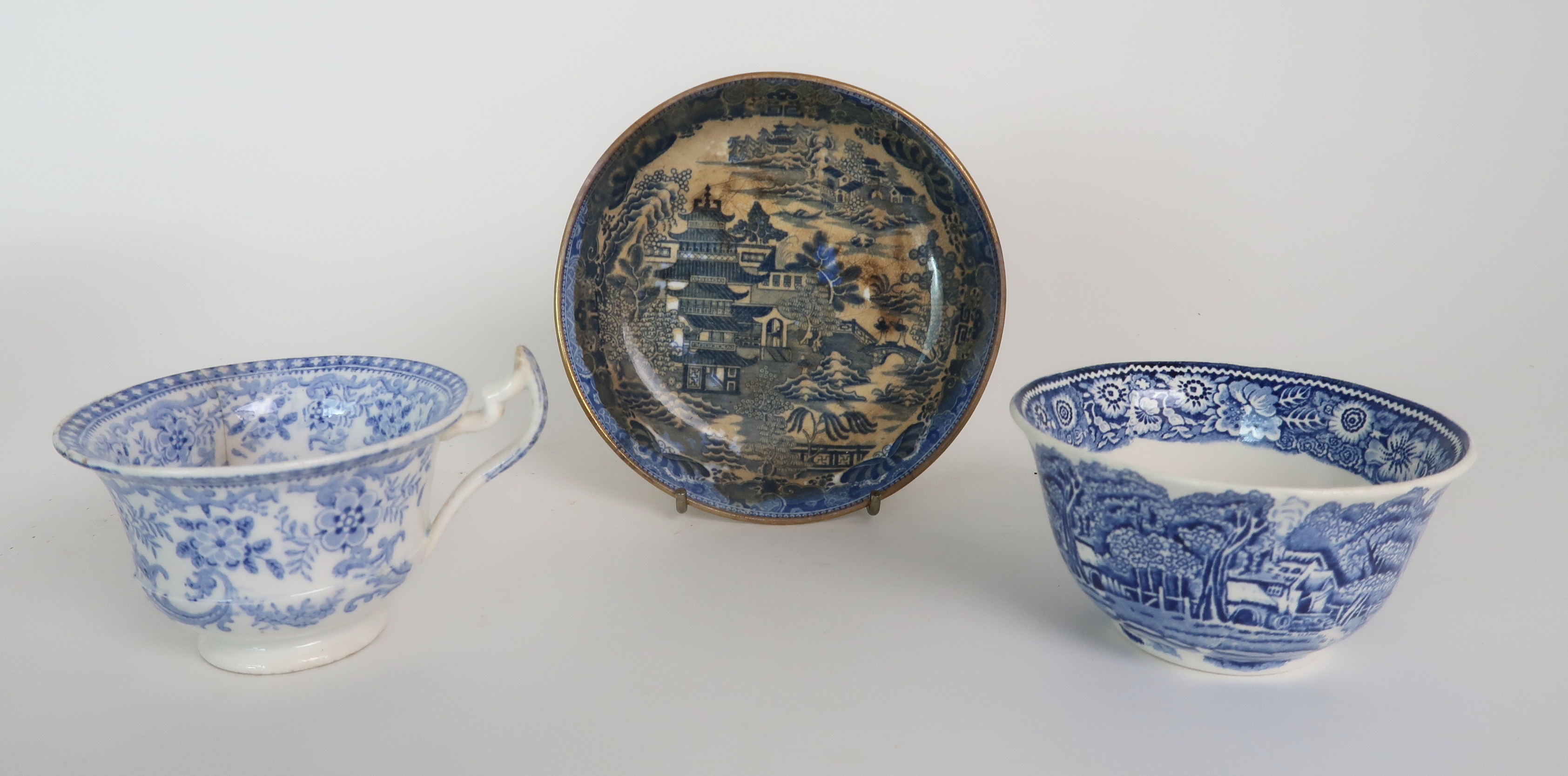 A COLLECTION OF ANTIQUE AND LATER ENGLISH BLUE AND WHITE PORCELAIN TEA/COFFEE WARES including - Image 12 of 20