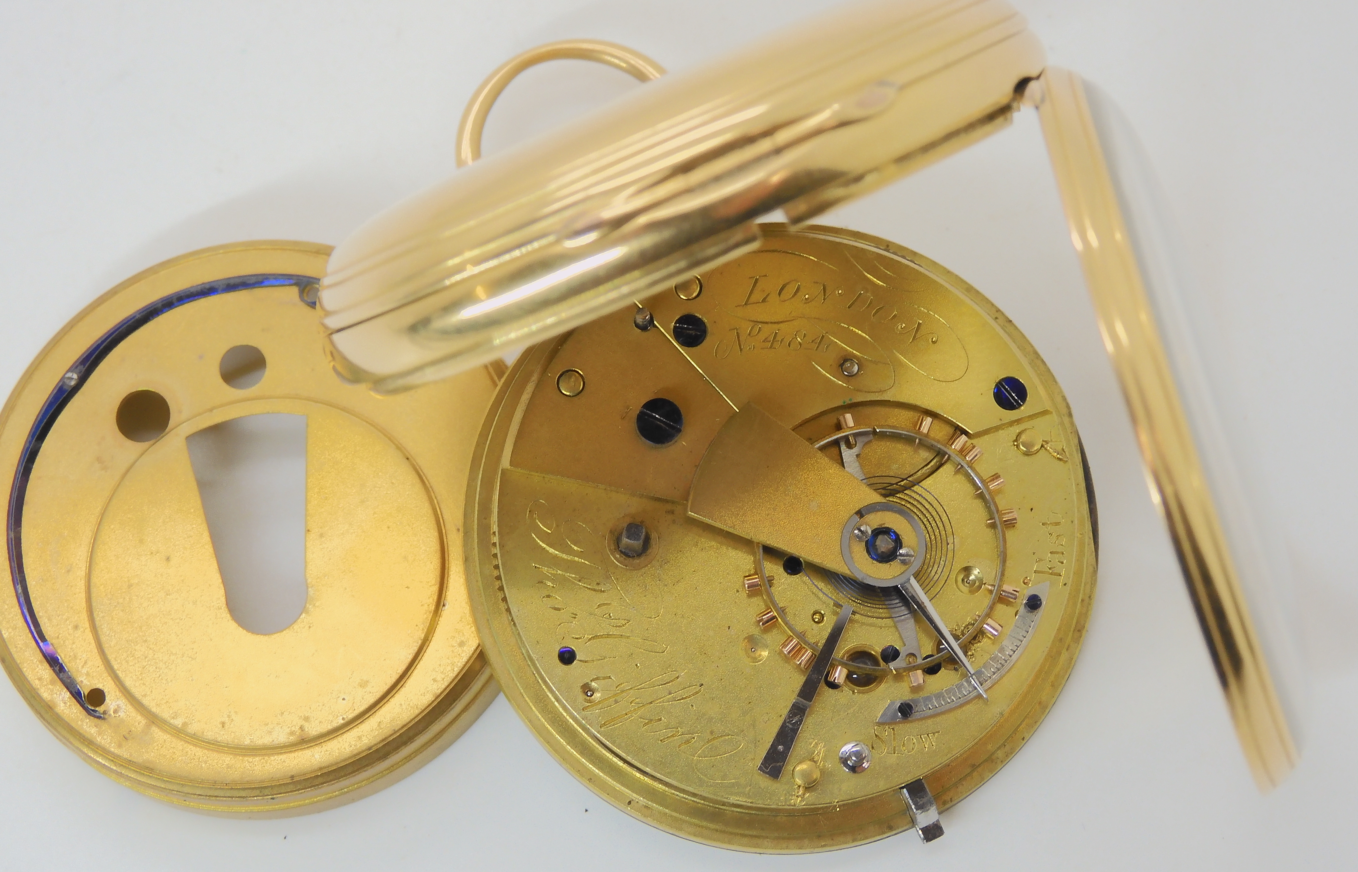 AN 18CT GOLD OPEN FACE POCKET WATCH with a white enamelled dial black Roman numerals, and subsidiary - Bild 4 aus 4