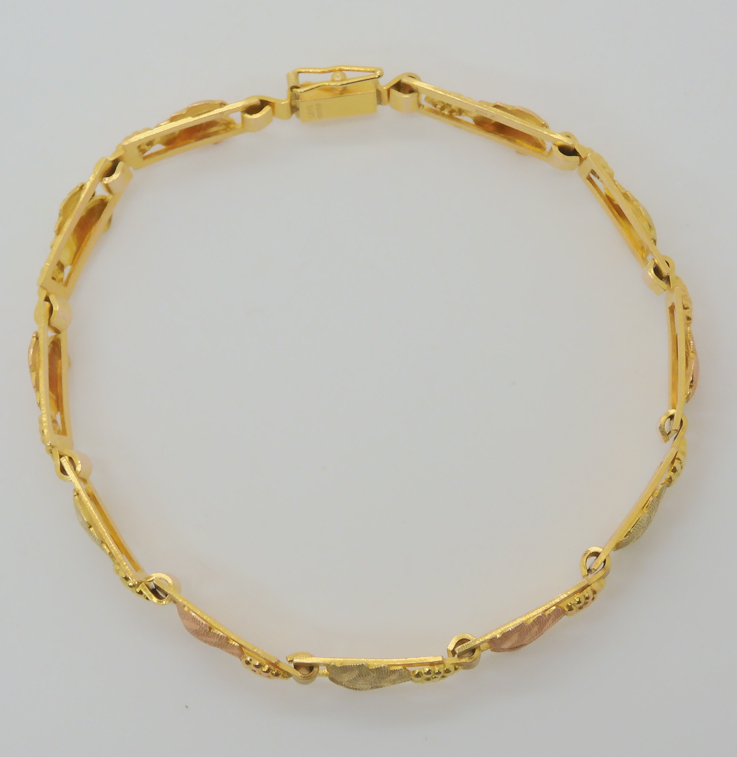 A 9CT GOLD THREE COLOUR GOLD GRAPE & VINE BRACELET length 18cm, weight 9.3gms Condition Report: - Image 2 of 3