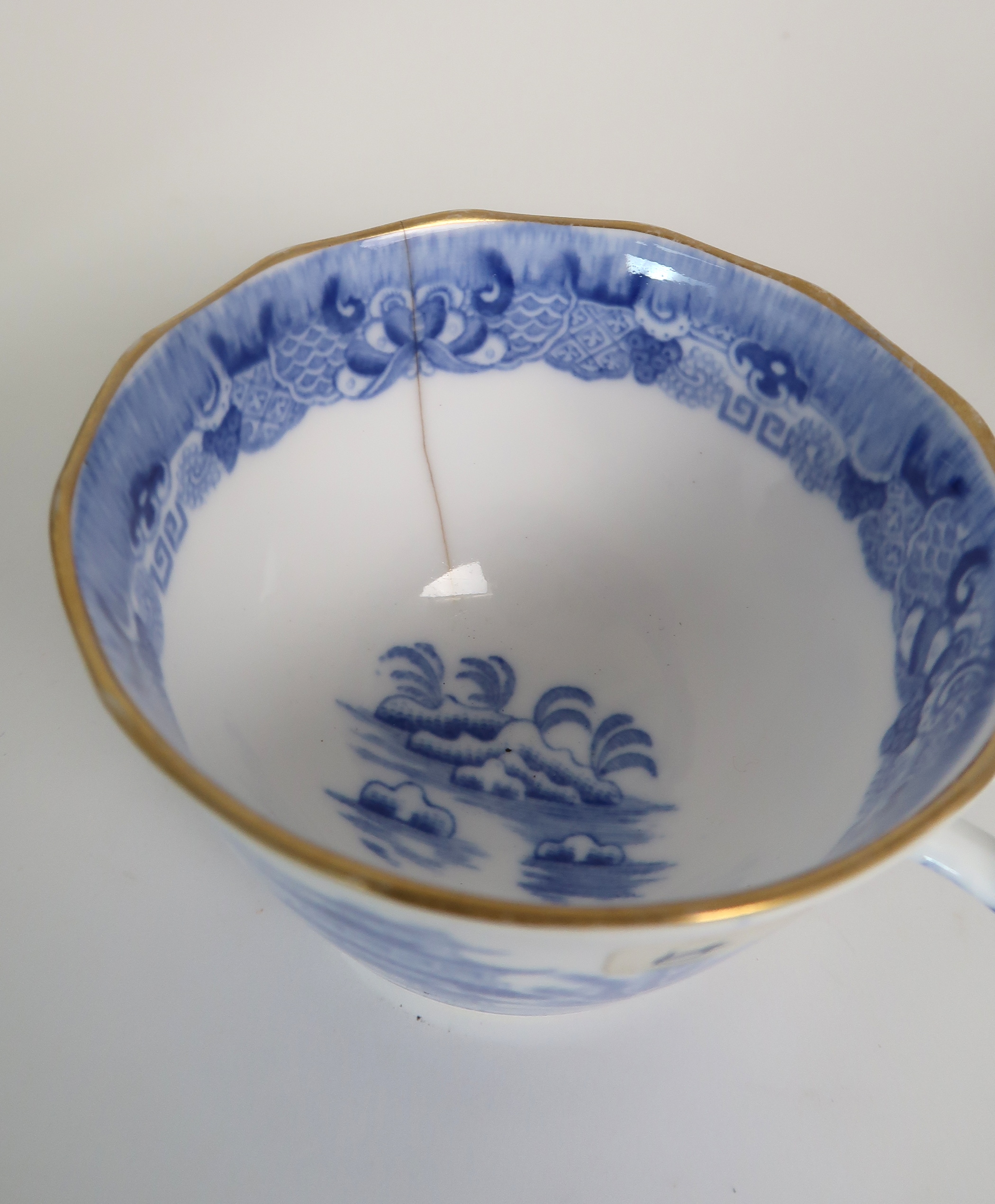 A COLLECTION OF ANTIQUE AND LATER ENGLISH BLUE AND WHITE PORCELAIN TEA/COFFEE WARES including - Image 7 of 20