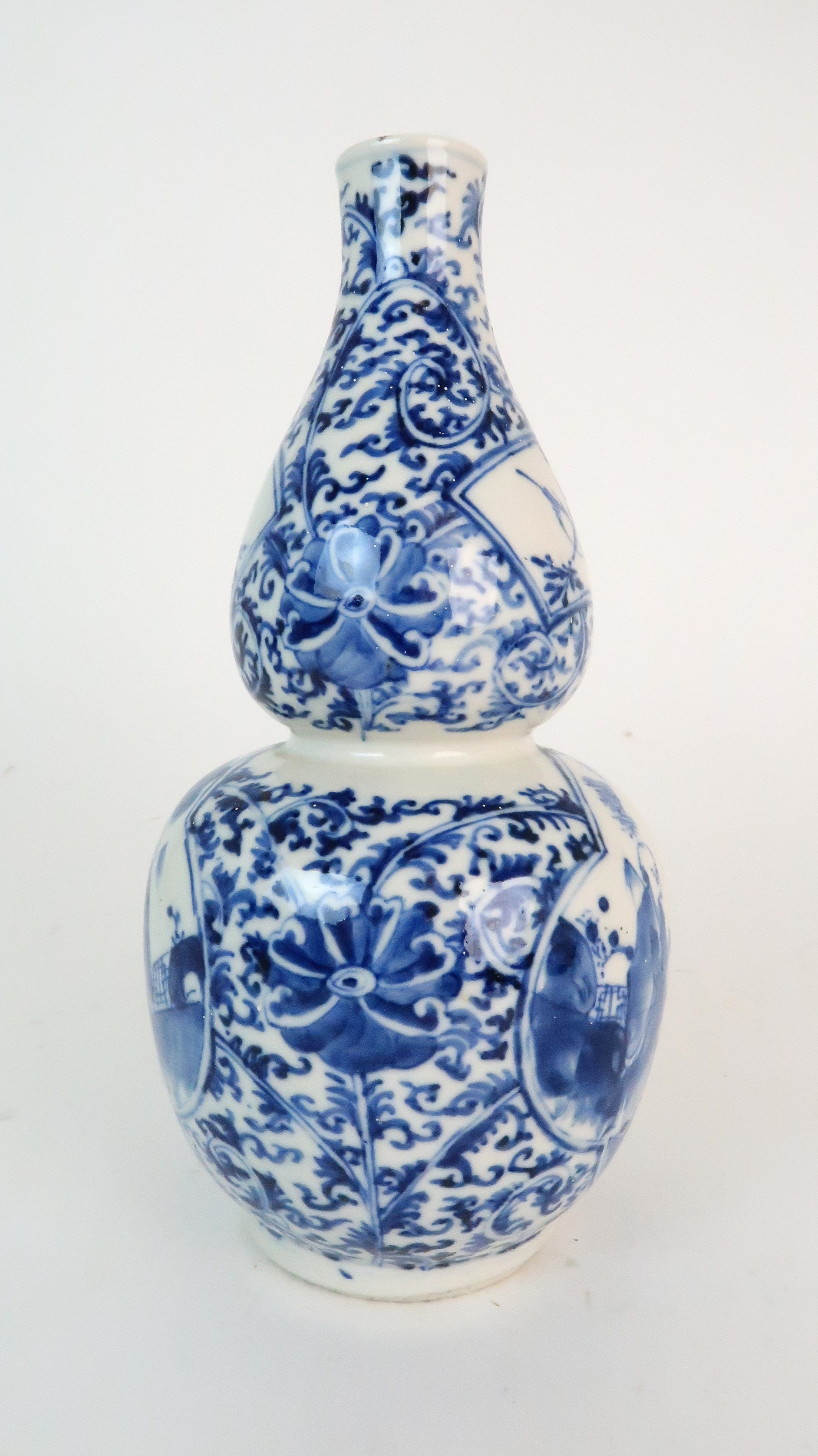 A CHINESE BLUE AND WHITE DOUBLE GOURD SHAPED VASE painted with panels of figures in conversation - Image 2 of 9