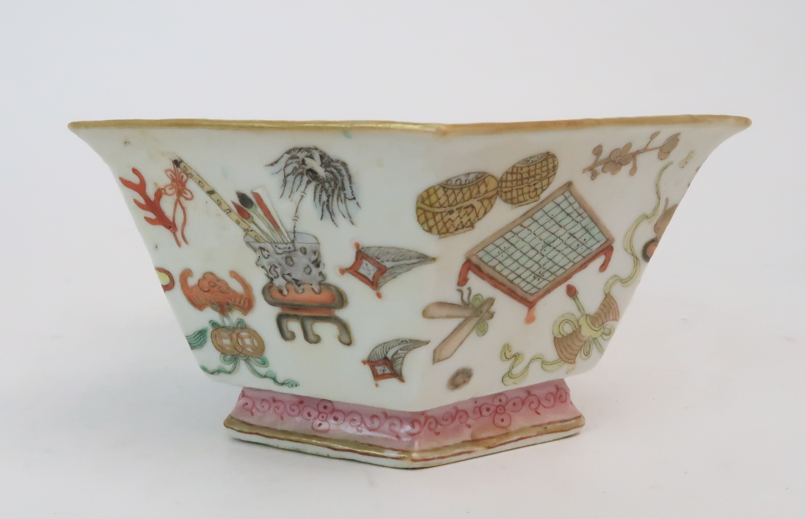 *WITHDRAWN* A CANTON HEXAGONAL SHAPED BOWL painted with precious objects, above a pink floral band - Image 2 of 10