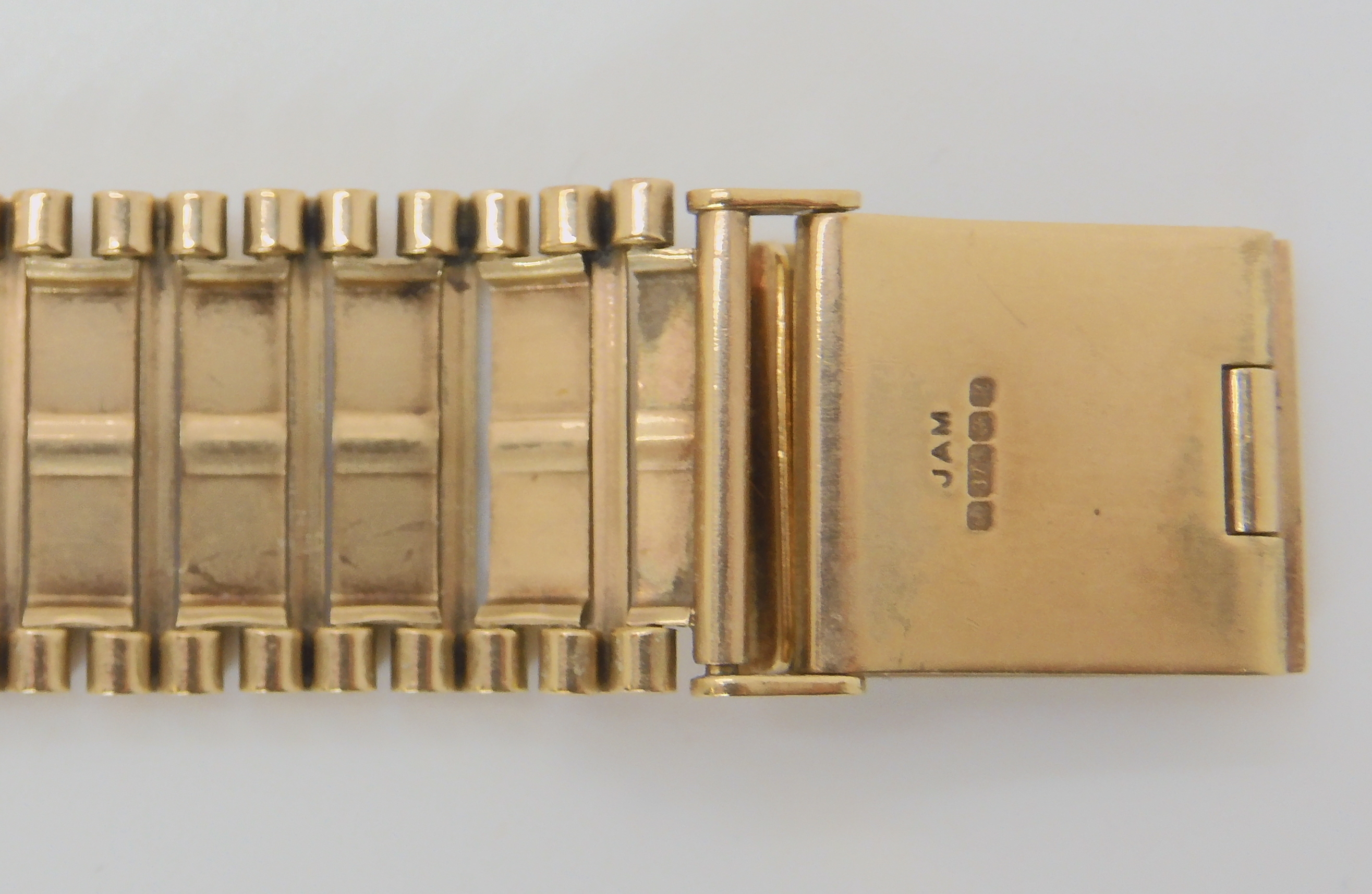 A 9CT GOLD GENTS ROAMER QUARTZ WATCH gold coloured dial, baton numerals, and hands, and date - Bild 3 aus 5