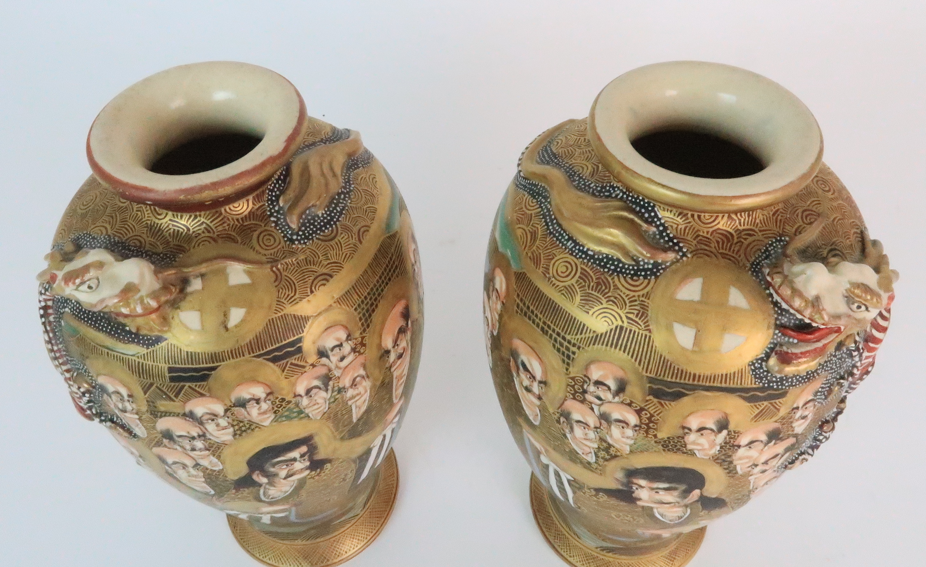 A PAIR OF SATSUMA BALUSTER VASES each applied with sinuous dragons coiled around the bodies and - Image 5 of 10