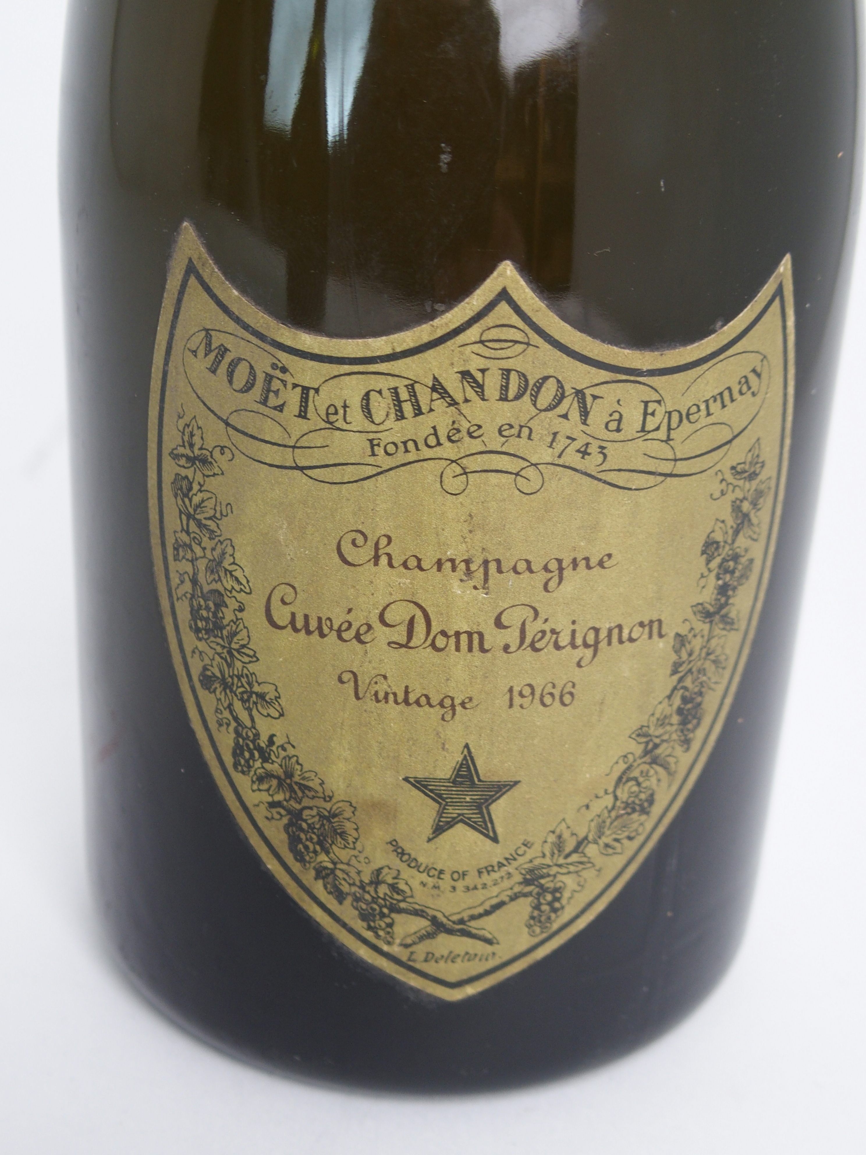 A BOTTLE OF MOET & CHANDON DOM PERIGNON, 1966 Condition Report: Available upon request - Image 2 of 3