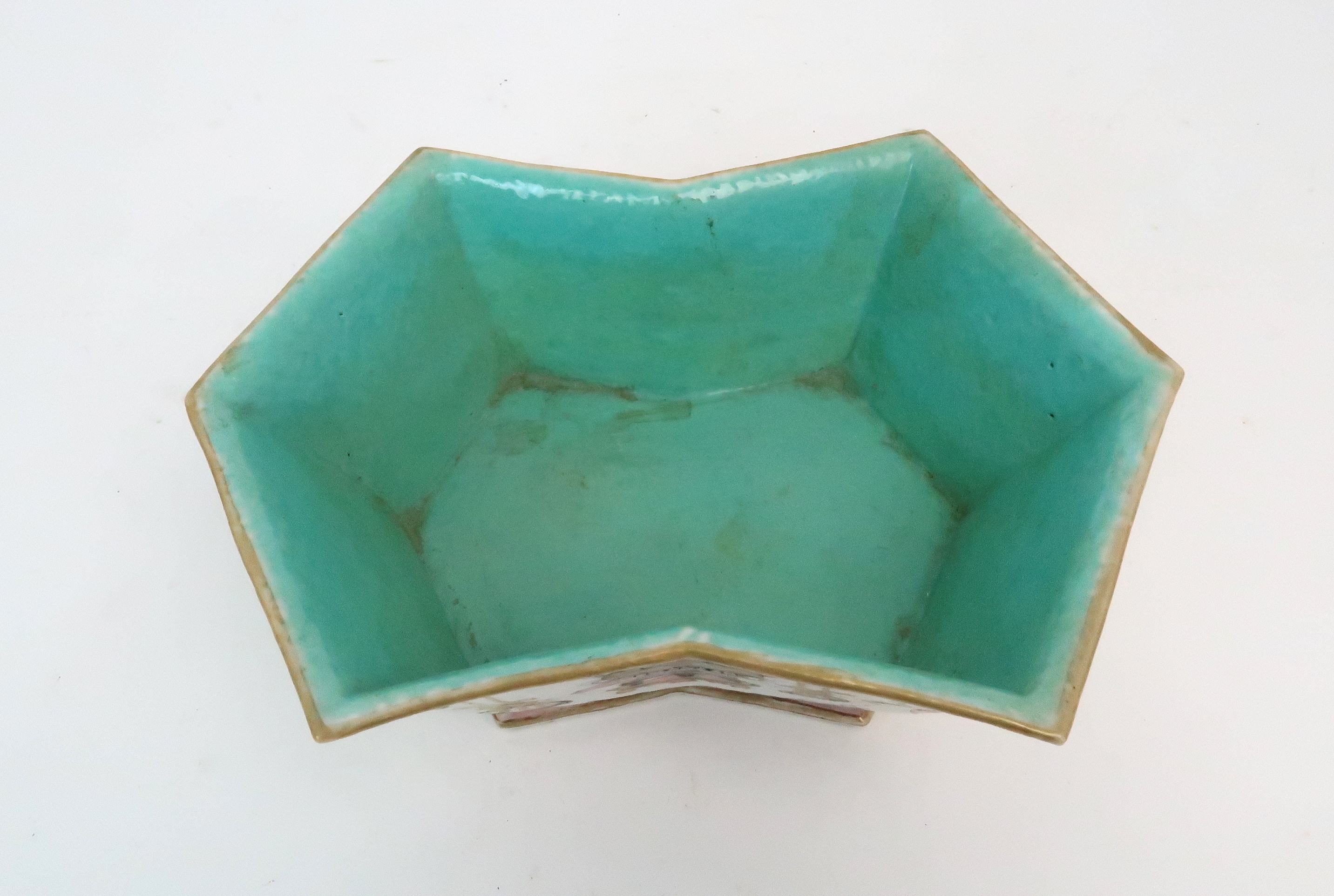 *WITHDRAWN* A CANTON HEXAGONAL SHAPED BOWL painted with precious objects, above a pink floral band - Image 8 of 10