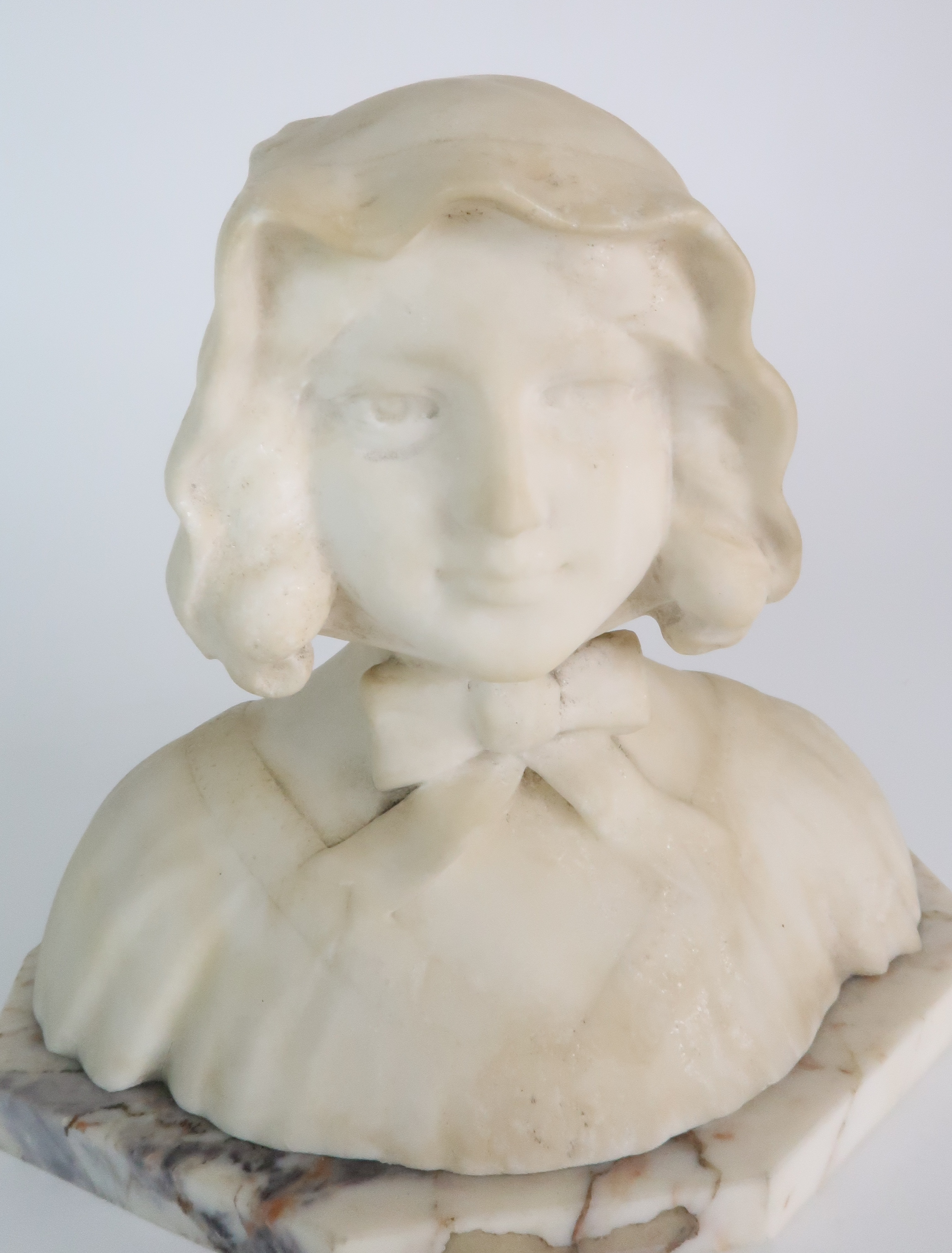 AN ALABASTER BUST OF A GIRL IN A BONNET upon onyx base, 20cm high Condition Report: Available upon - Image 6 of 6