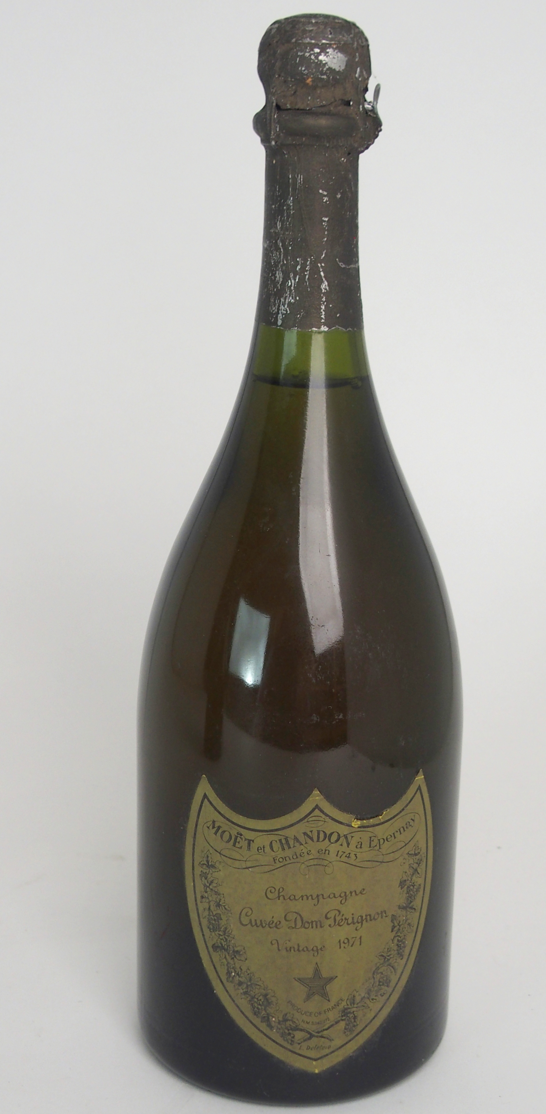 A BOTTLE OF MOET & CHANDON DOM PERIGNON, 1971 Condition Report: Available upon request