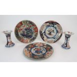 THREE CHINESE EXPORT IMARI PATTERN PLATES painted with vases of flowers and a landscape, 23 and 23.