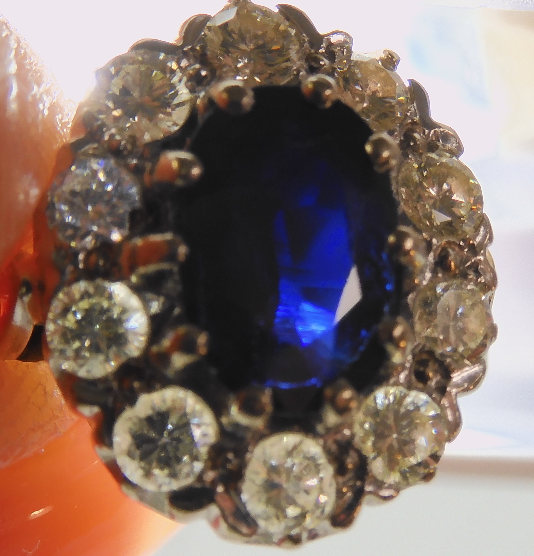 AN 18CT WHITE GOLD SAPPHIRE AND DIAMOND CLUSTER RING set with estimated approx 0.50cts of - Image 3 of 8