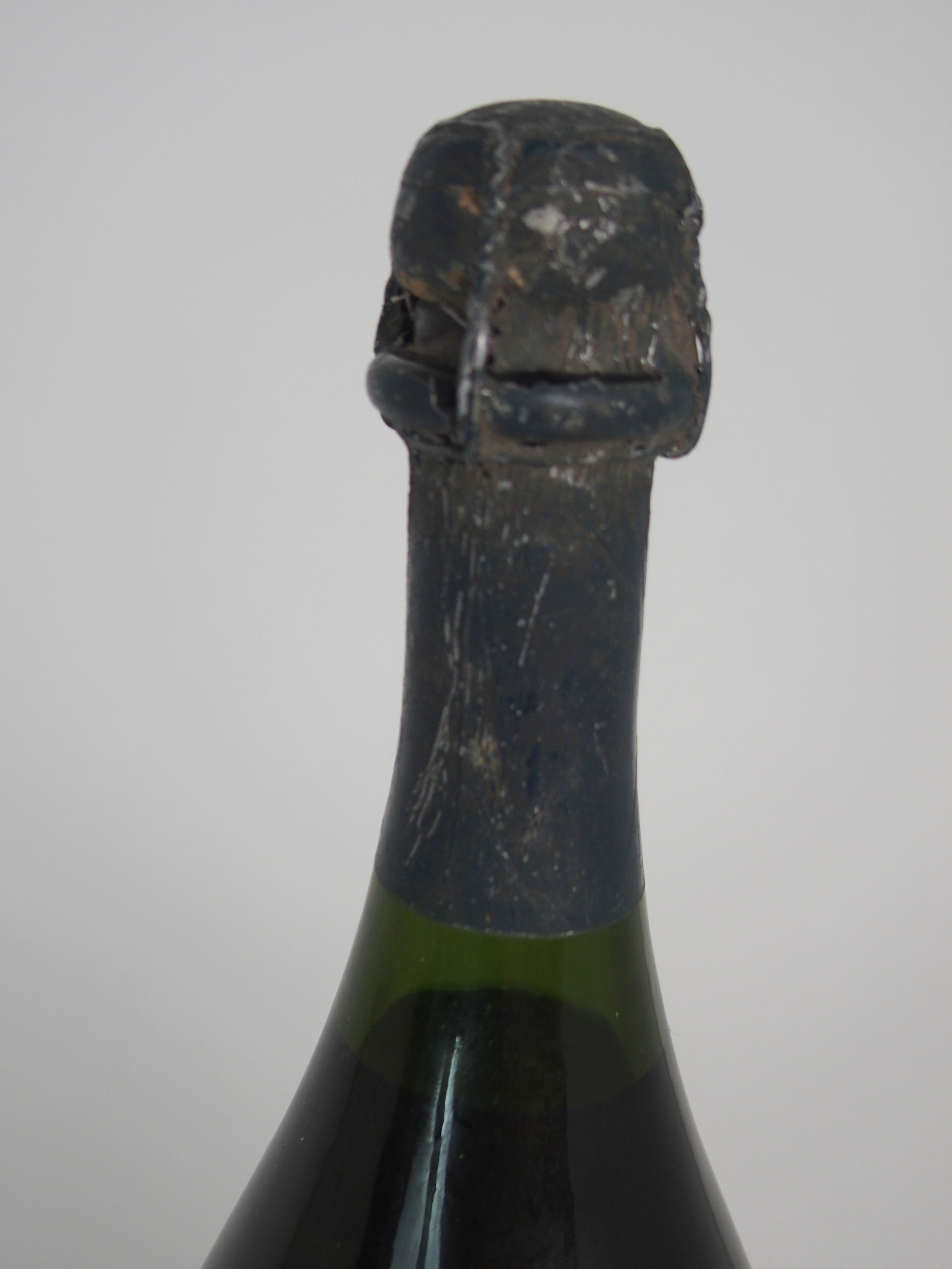 A BOTTLE OF MOET & CHANDON DOM PERIGNON, 1966 Condition Report: Available upon request - Image 3 of 3