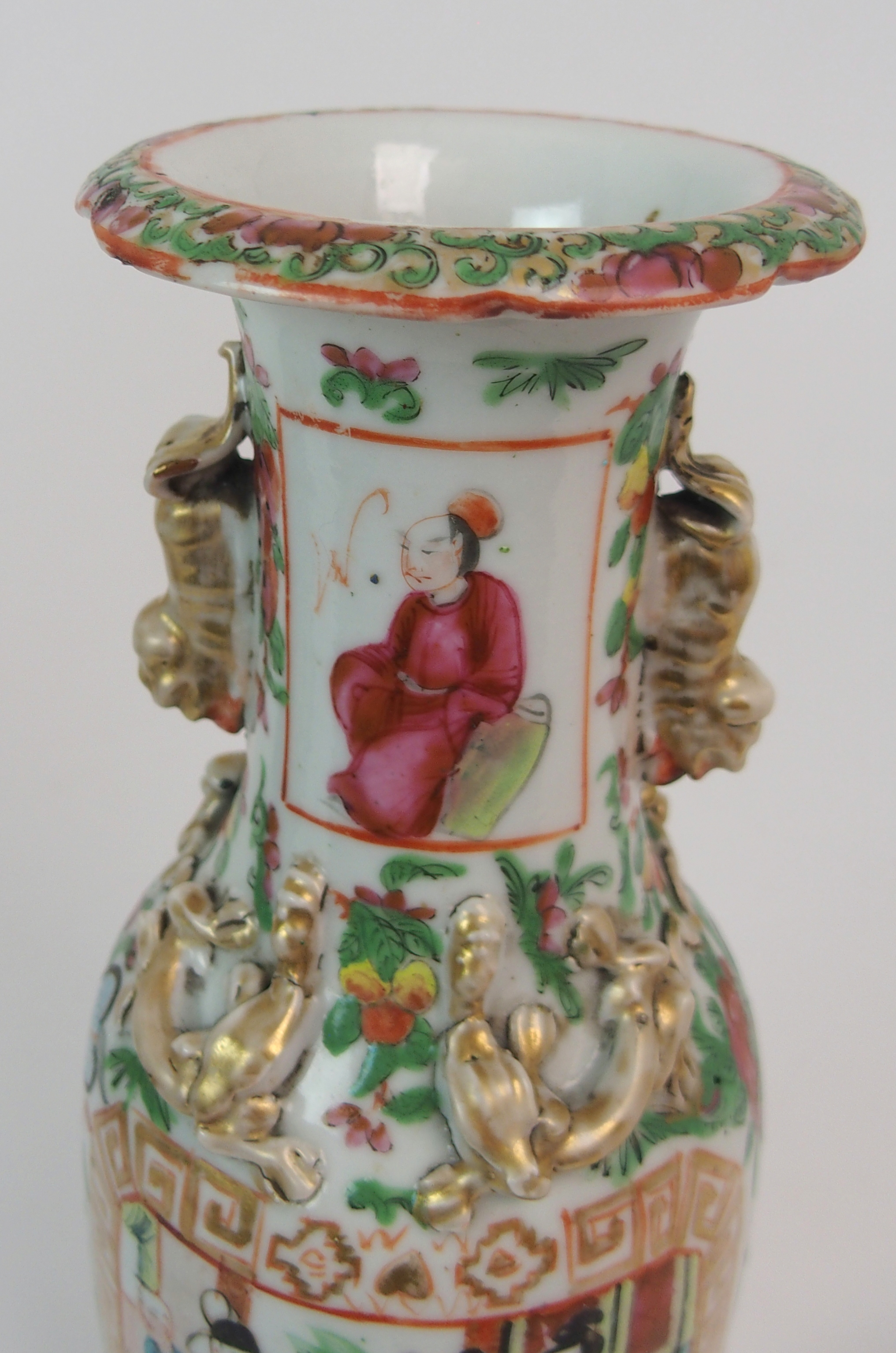 A SATSUMA TRUMPET SHAPED VASE painted with a dragon above warriors in conflict, gilt mon to vase - Image 9 of 11