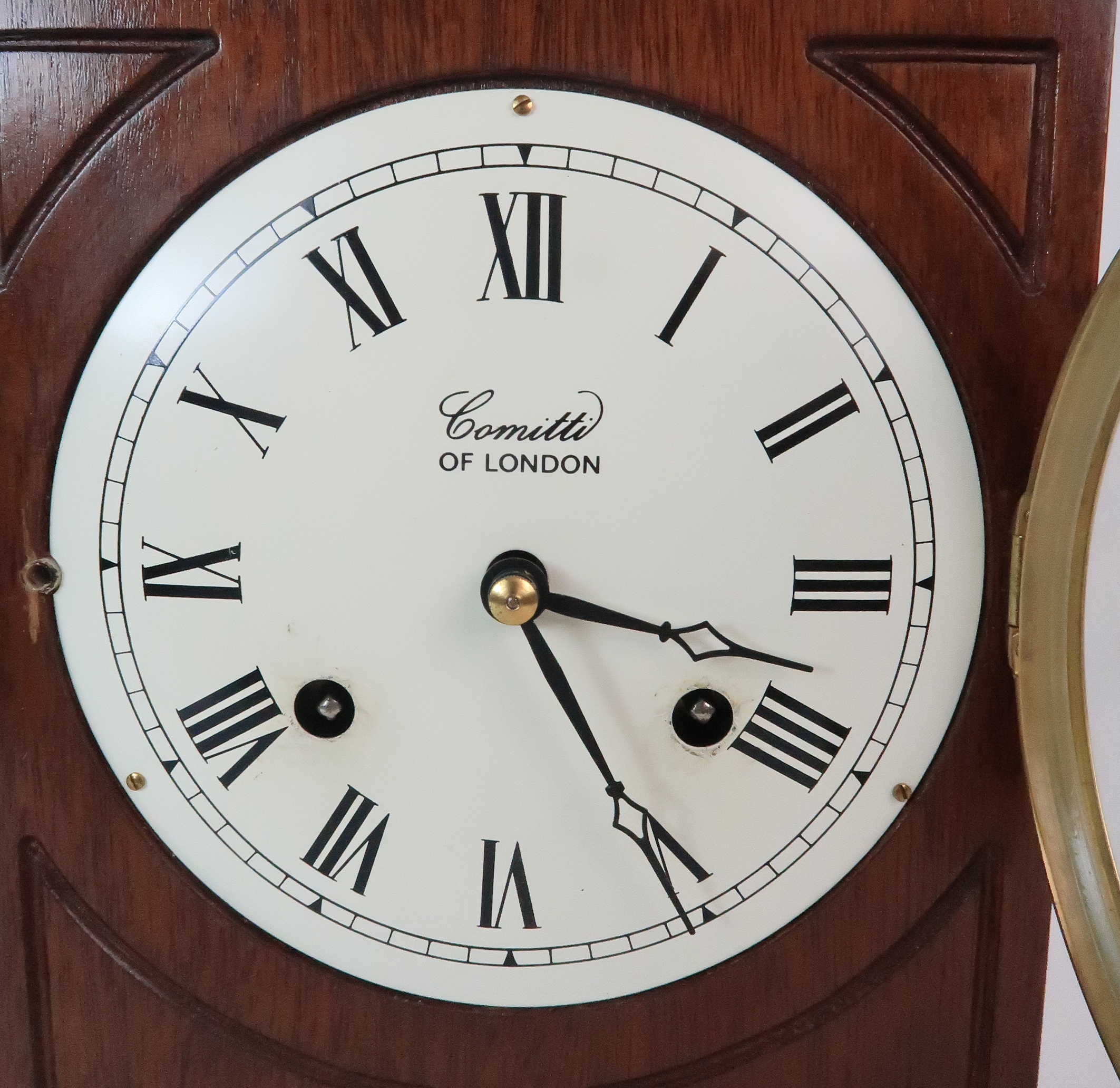 A COMITTI OF LONDON MANTLE CLOCK the wooden case with white dial and Roman numerals, the brass - Image 2 of 7